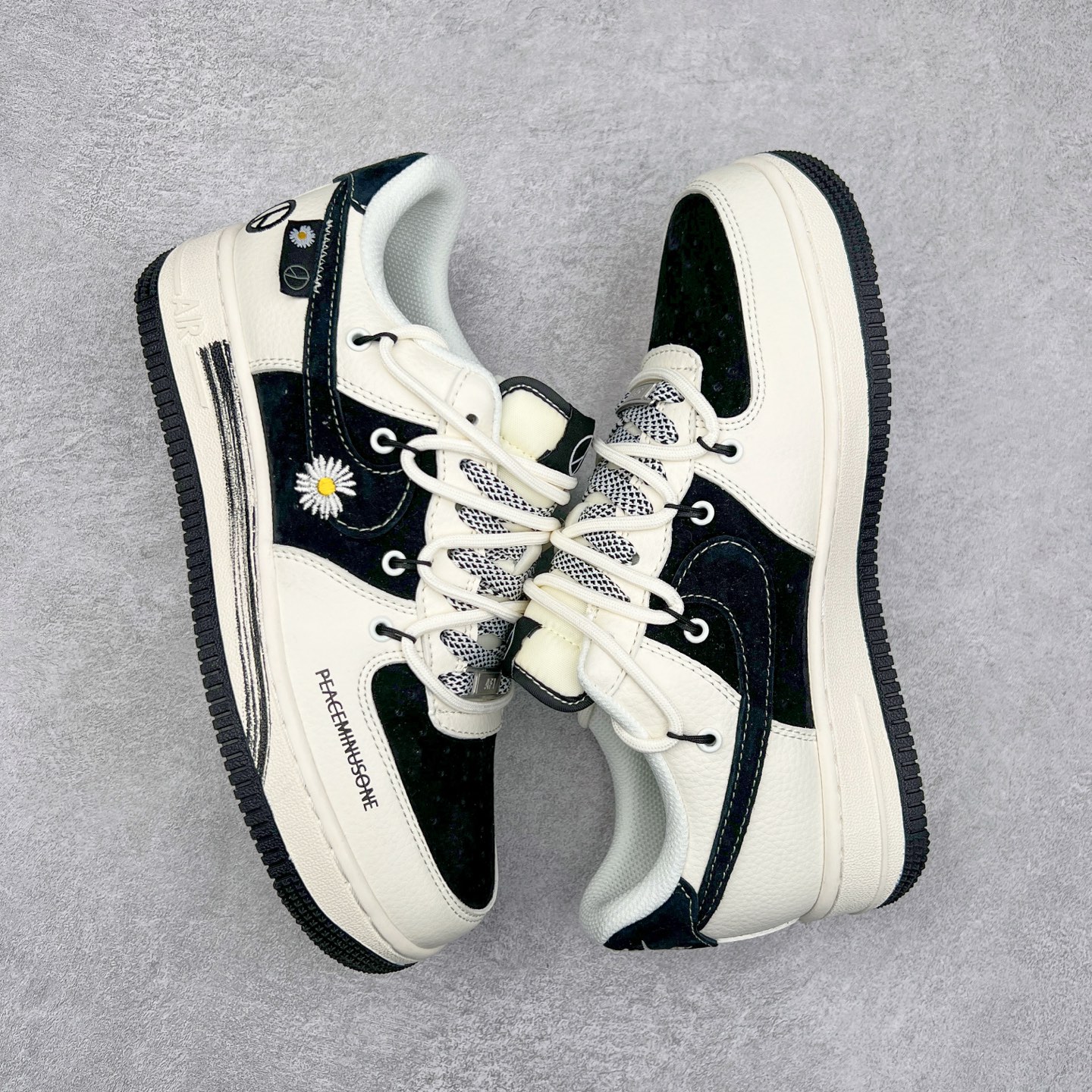 图片[3]-NK Air Force 1´07 Low 空军一号低帮百搭休闲运动板鞋 DM6688-011 柔软、弹性十足的缓震性能和出色的中底设计 横跨复古与现代的外型结合 造就出风靡全球 三十多年的Force 1 直到今天还深受青睐 尺码：36 36.5 37.5 38 38.5 39 40 40.5 41 42 42.5 43 44 44.5 45-选品中心