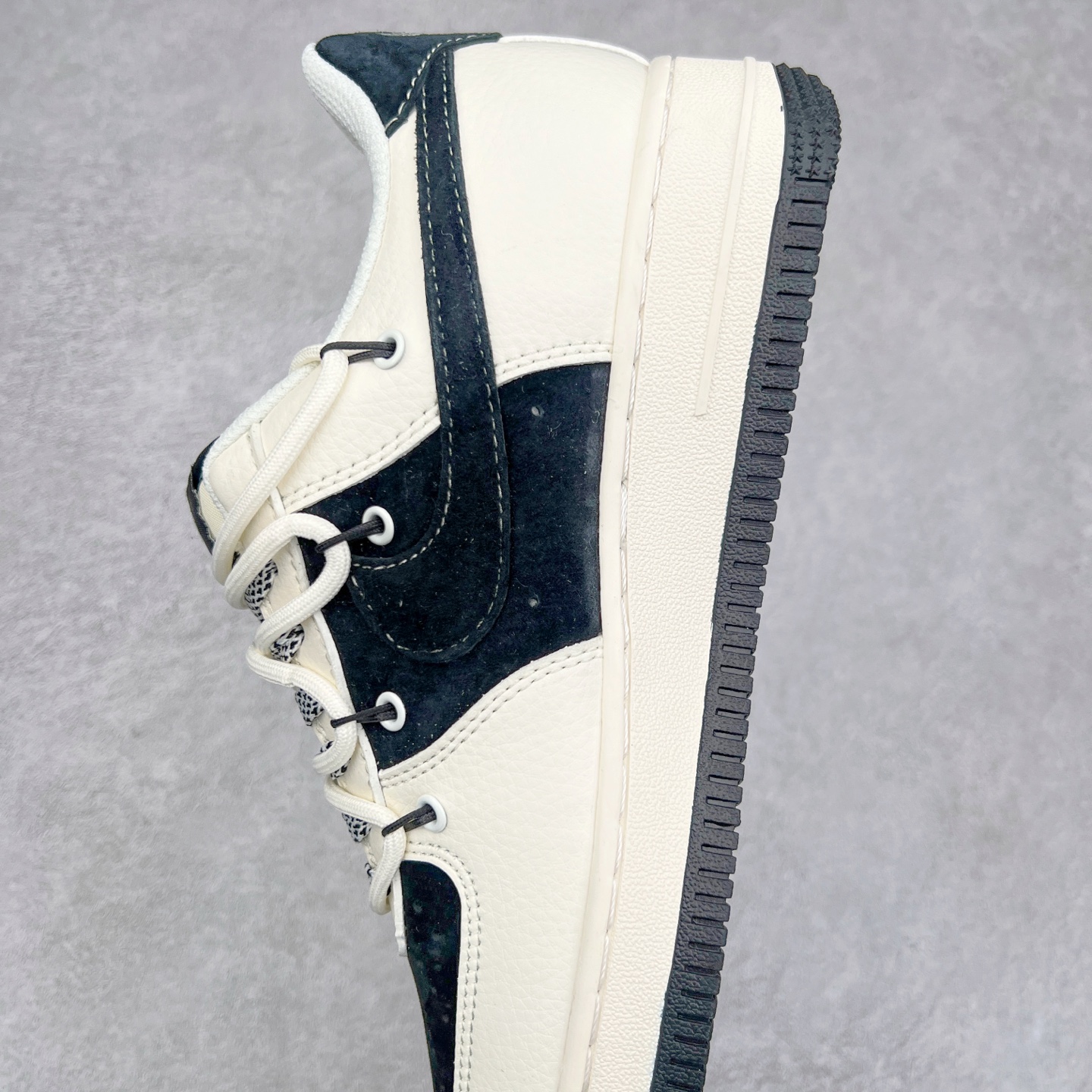 图片[7]-NK Air Force 1´07 Low 空军一号低帮百搭休闲运动板鞋 DM6688-011 柔软、弹性十足的缓震性能和出色的中底设计 横跨复古与现代的外型结合 造就出风靡全球 三十多年的Force 1 直到今天还深受青睐 尺码：36 36.5 37.5 38 38.5 39 40 40.5 41 42 42.5 43 44 44.5 45-选品中心