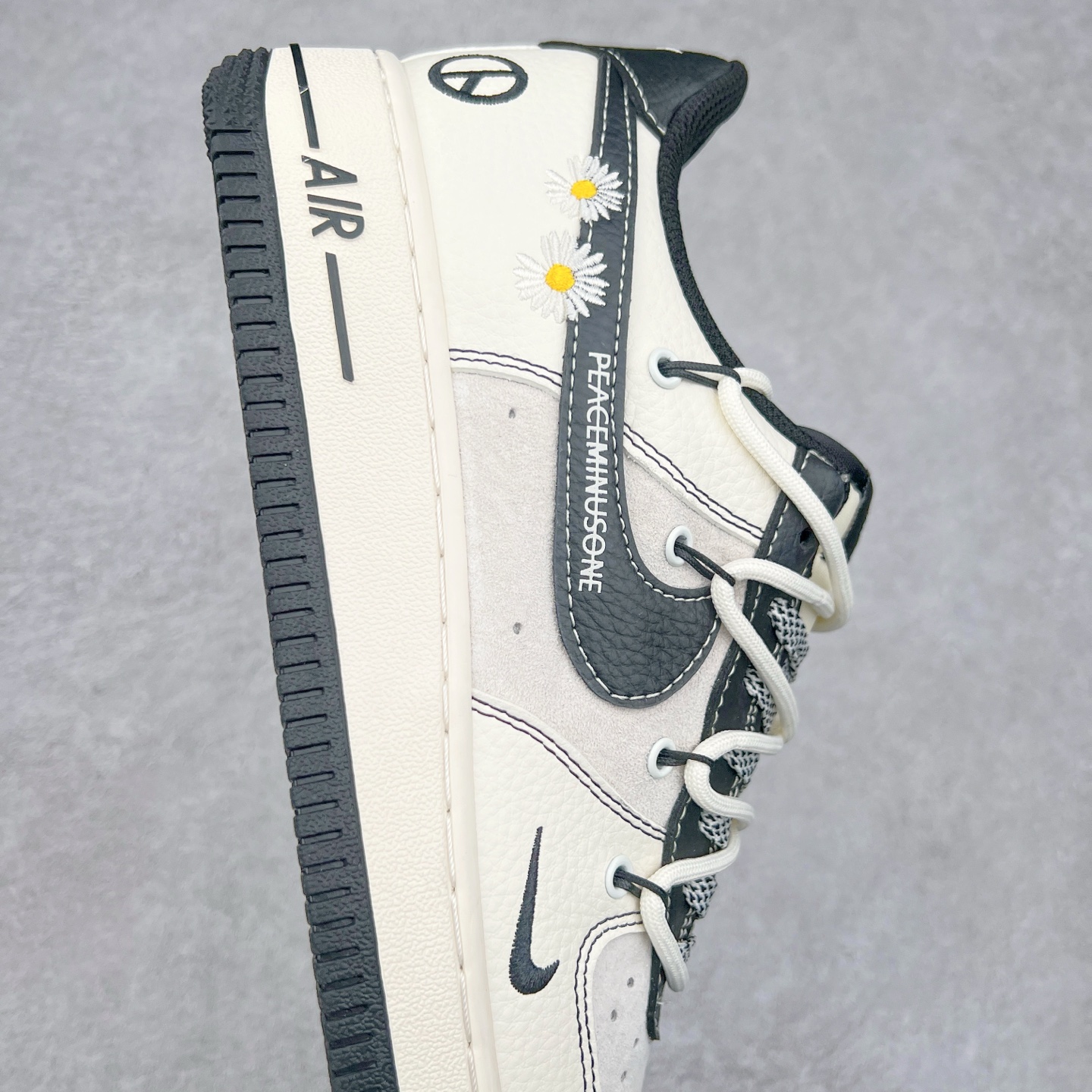 图片[6]-NK Air Force 1´07 Low 空军一号低帮百搭休闲运动板鞋 DM6688-012 柔软、弹性十足的缓震性能和出色的中底设计 横跨复古与现代的外型结合 造就出风靡全球 三十多年的Force 1 直到今天还深受青睐 尺码：36 36.5 37.5 38 38.5 39 40 40.5 41 42 42.5 43 44 44.5 45-选品中心