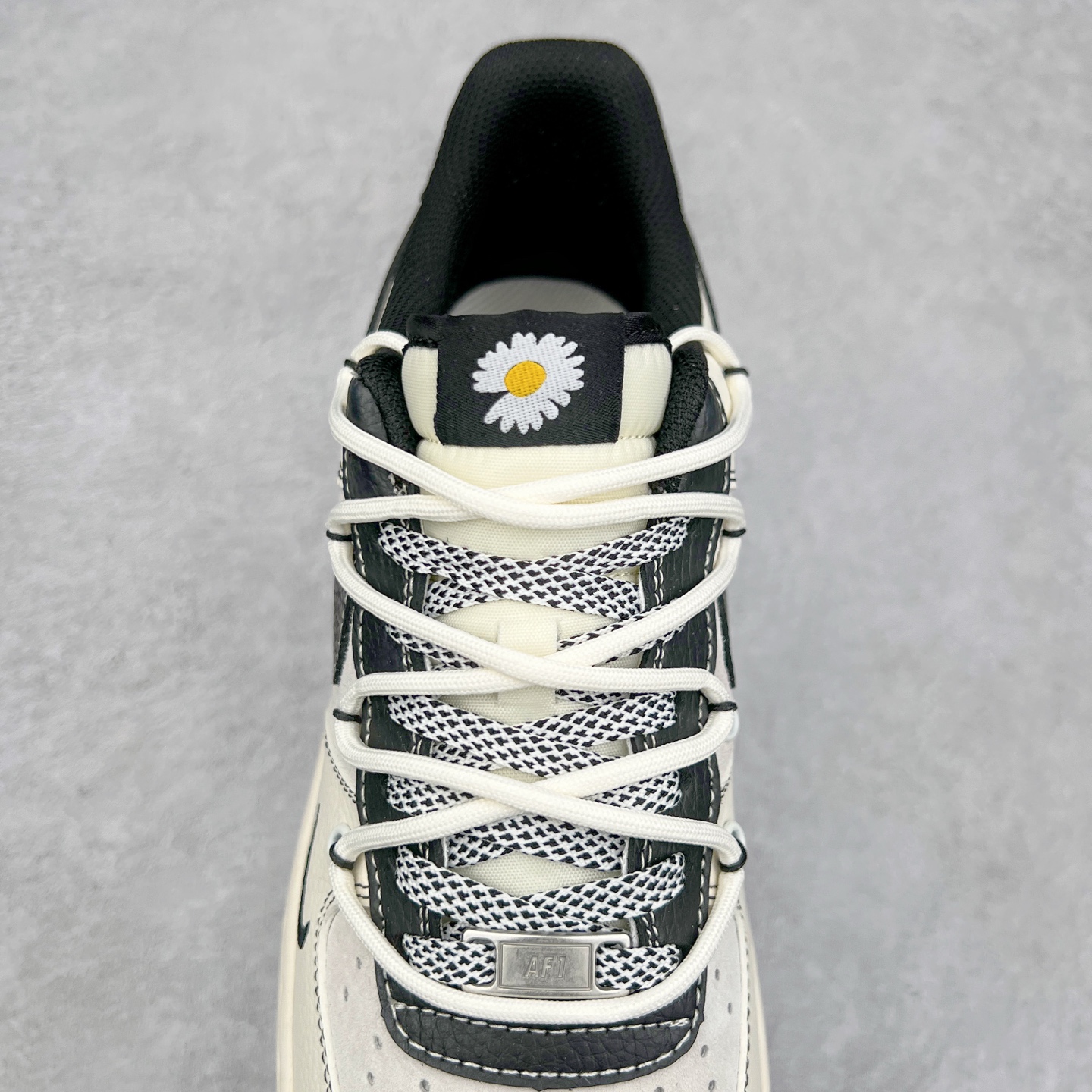 图片[5]-NK Air Force 1´07 Low 空军一号低帮百搭休闲运动板鞋 DM6688-012 柔软、弹性十足的缓震性能和出色的中底设计 横跨复古与现代的外型结合 造就出风靡全球 三十多年的Force 1 直到今天还深受青睐 尺码：36 36.5 37.5 38 38.5 39 40 40.5 41 42 42.5 43 44 44.5 45-选品中心