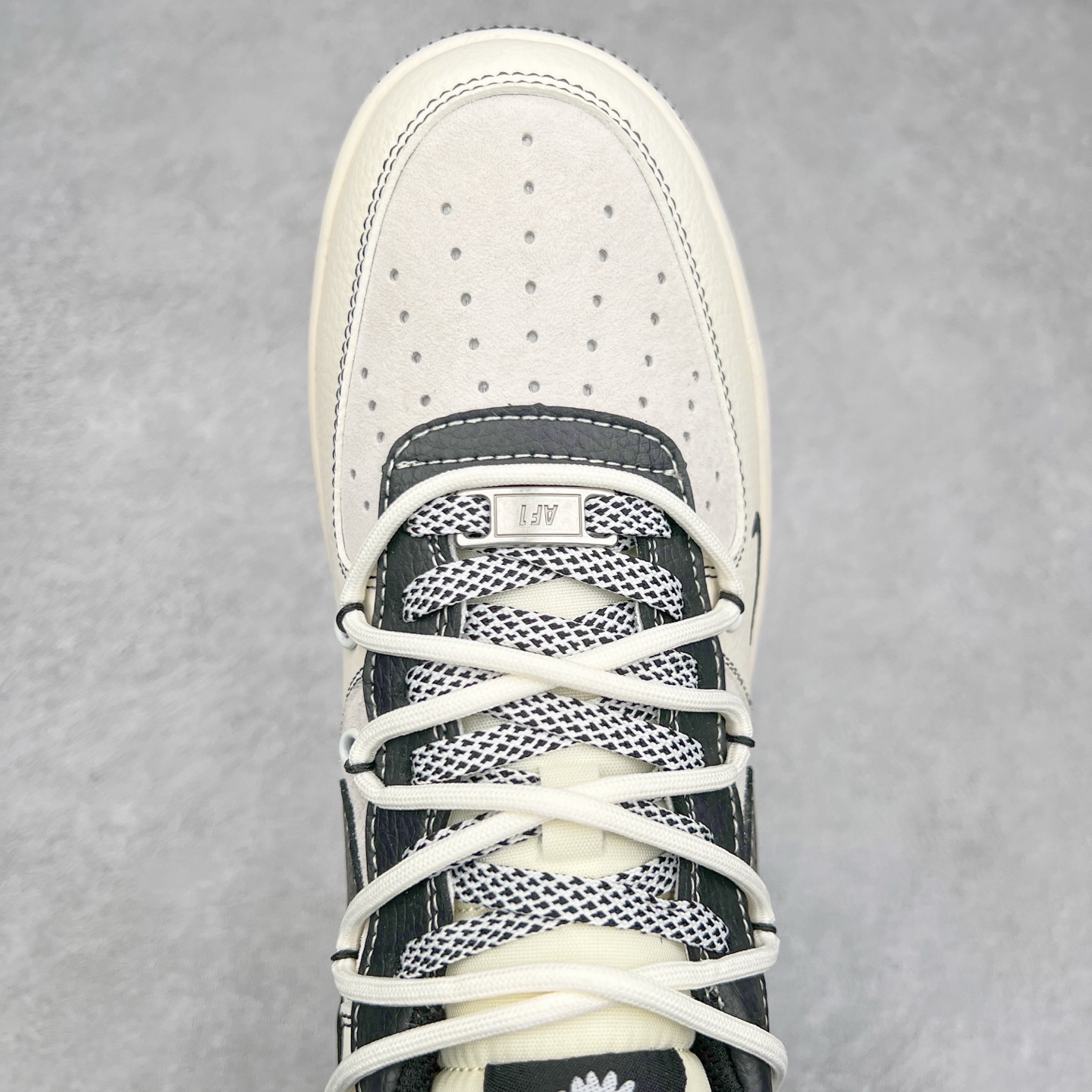 图片[4]-NK Air Force 1´07 Low 空军一号低帮百搭休闲运动板鞋 DM6688-012 柔软、弹性十足的缓震性能和出色的中底设计 横跨复古与现代的外型结合 造就出风靡全球 三十多年的Force 1 直到今天还深受青睐 尺码：36 36.5 37.5 38 38.5 39 40 40.5 41 42 42.5 43 44 44.5 45-选品中心