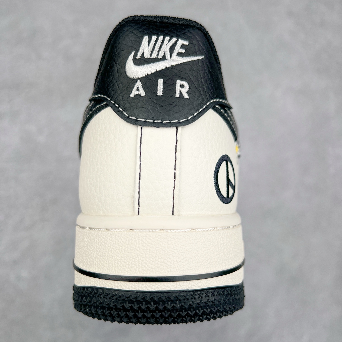 图片[8]-NK Air Force 1´07 Low 空军一号低帮百搭休闲运动板鞋 DM6688-012 柔软、弹性十足的缓震性能和出色的中底设计 横跨复古与现代的外型结合 造就出风靡全球 三十多年的Force 1 直到今天还深受青睐 尺码：36 36.5 37.5 38 38.5 39 40 40.5 41 42 42.5 43 44 44.5 45-选品中心