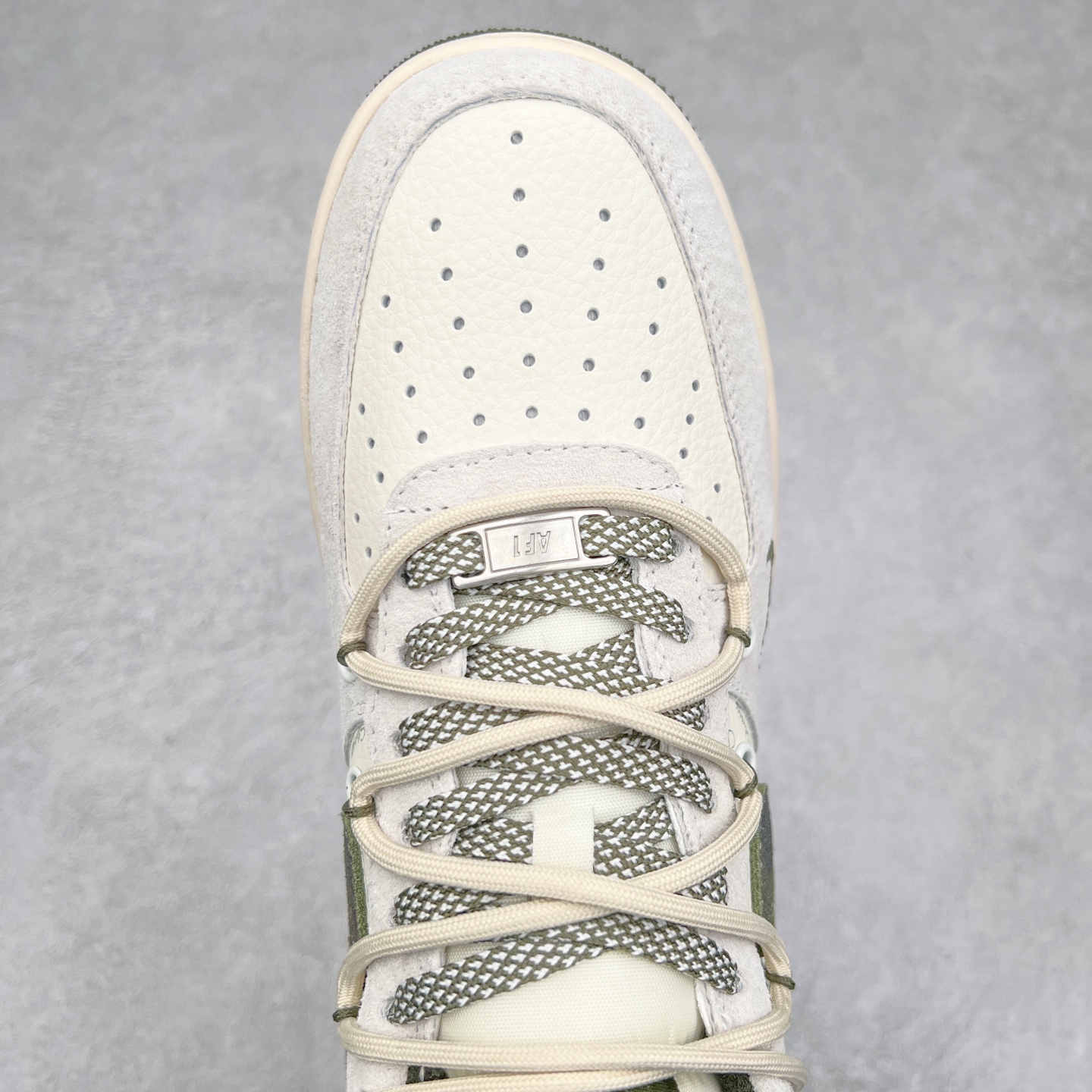 图片[4]-NK Air Force 1´07 Low 空军一号低帮百搭休闲运动板鞋 DM6688-014 柔软、弹性十足的缓震性能和出色的中底设计 横跨复古与现代的外型结合 造就出风靡全球 三十多年的Force 1 直到今天还深受青睐 尺码：36 36.5 37.5 38 38.5 39 40 40.5 41 42 42.5 43 44 44.5 45-选品中心