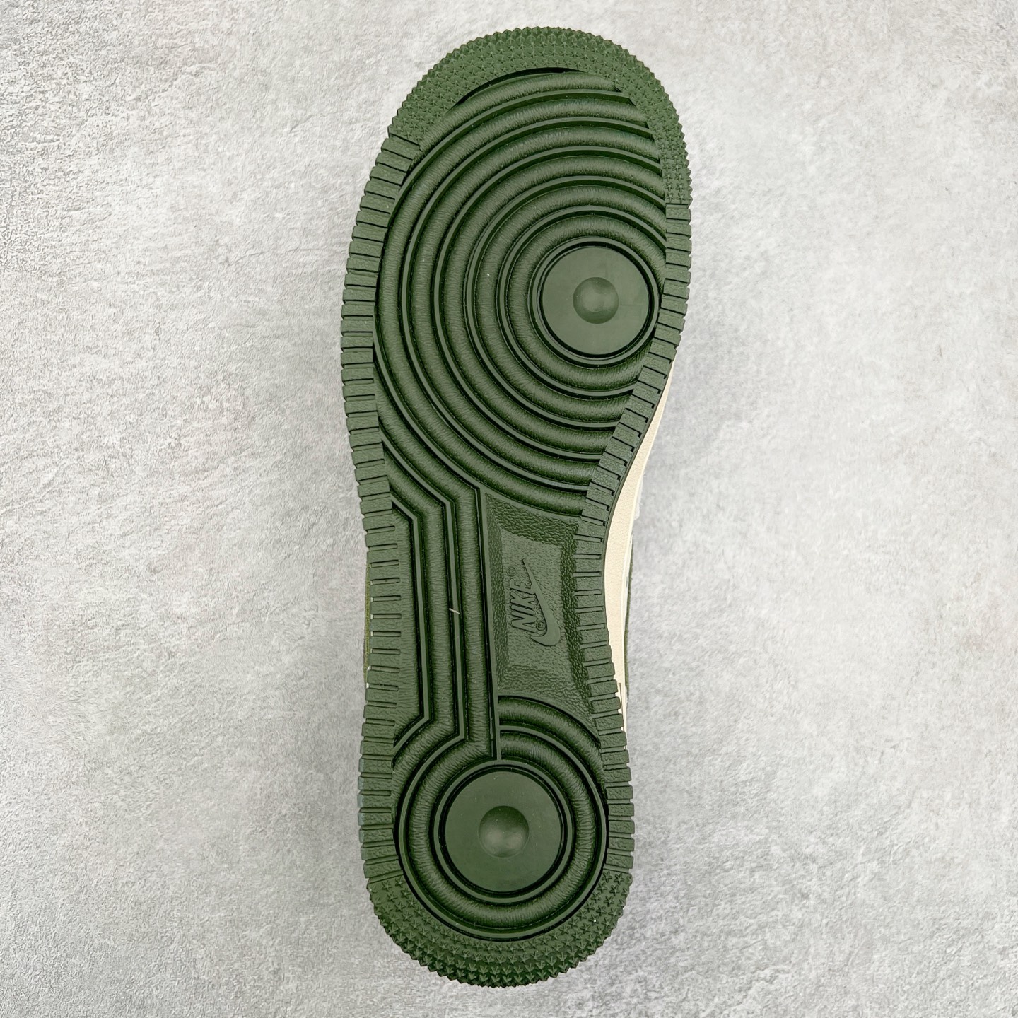 图片[9]-NK Air Force 1´07 Low 空军一号低帮百搭休闲运动板鞋 DM6688-014 柔软、弹性十足的缓震性能和出色的中底设计 横跨复古与现代的外型结合 造就出风靡全球 三十多年的Force 1 直到今天还深受青睐 尺码：36 36.5 37.5 38 38.5 39 40 40.5 41 42 42.5 43 44 44.5 45-选品中心