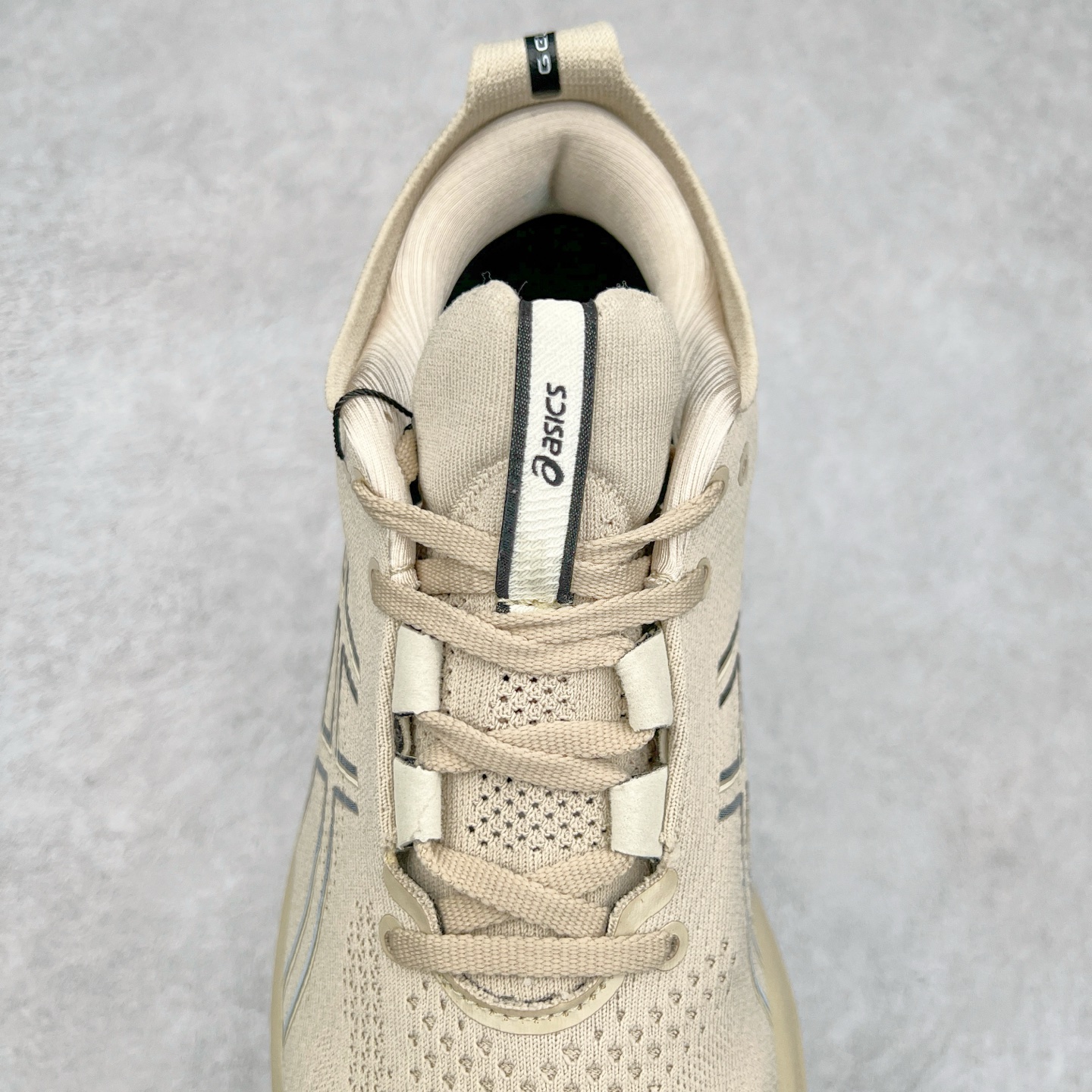 图片[5]-Asics GEL-Nimbus 26 亚瑟士缓震跑鞋 近年复古风潮的势头很旺 ASICS一直坚信保持身体的健康与活力是打造健康快乐的生活方式的最佳途径 ASICS为复古鞋型注入新设计 为玩家的街头穿搭提供了更多可能 GEL-NIMBUSTM9运动鞋最初是为中立和仰卧跑步者设计的长距离训练器 采用原始材料和关键细节重新设计 其Y2K时代的工业外观也被大胆的对比和色块所抵消 尺码：36 36.5 37.5 38 38.5 39 40 40.5 41.5 42 42.5 43.5 44 44.5 45-选品中心