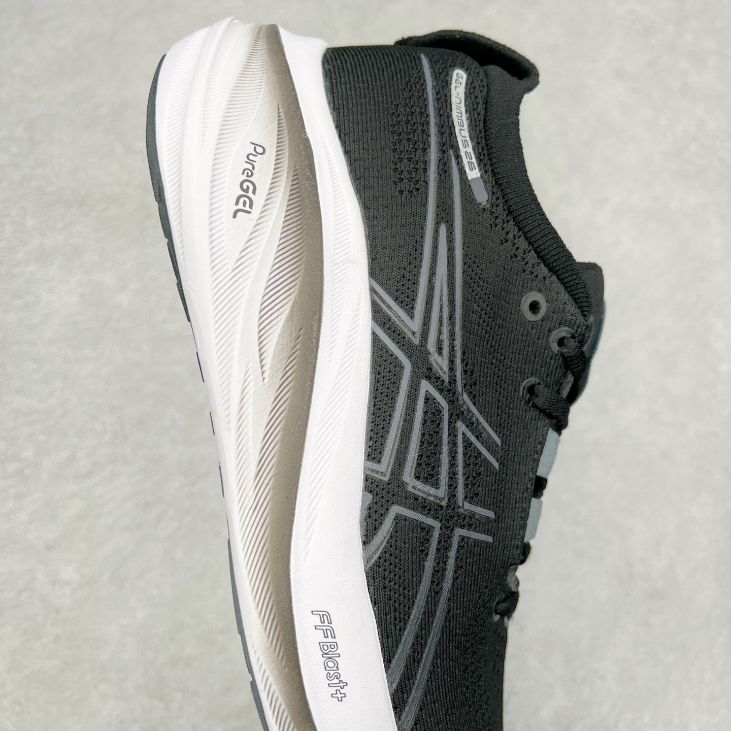 图片[6]-Asics GEL-Nimbus 26 亚瑟士缓震跑鞋 近年复古风潮的势头很旺 ASICS一直坚信保持身体的健康与活力是打造健康快乐的生活方式的最佳途径 ASICS为复古鞋型注入新设计 为玩家的街头穿搭提供了更多可能 GEL-NIMBUSTM9运动鞋最初是为中立和仰卧跑步者设计的长距离训练器 采用原始材料和关键细节重新设计 其Y2K时代的工业外观也被大胆的对比和色块所抵消 尺码：36 36.5 37.5 38 38.5 39 40 40.5 41.5 42 42.5 43.5 44 44.5 45-选品中心