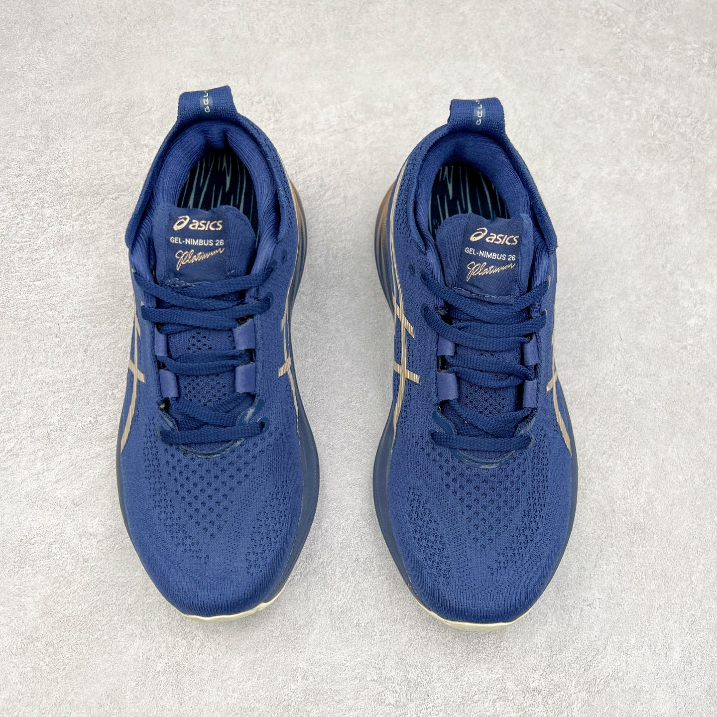 图片[2]-Asics GEL-Nimbus 26 亚瑟士缓震跑鞋 近年复古风潮的势头很旺 ASICS一直坚信保持身体的健康与活力是打造健康快乐的生活方式的最佳途径 ASICS为复古鞋型注入新设计 为玩家的街头穿搭提供了更多可能 GEL-NIMBUSTM9运动鞋最初是为中立和仰卧跑步者设计的长距离训练器 采用原始材料和关键细节重新设计 其Y2K时代的工业外观也被大胆的对比和色块所抵消 尺码：36 36.5 37.5 38 38.5 39 40 40.5 41.5 42 42.5 43.5 44 44.5 45-选品中心