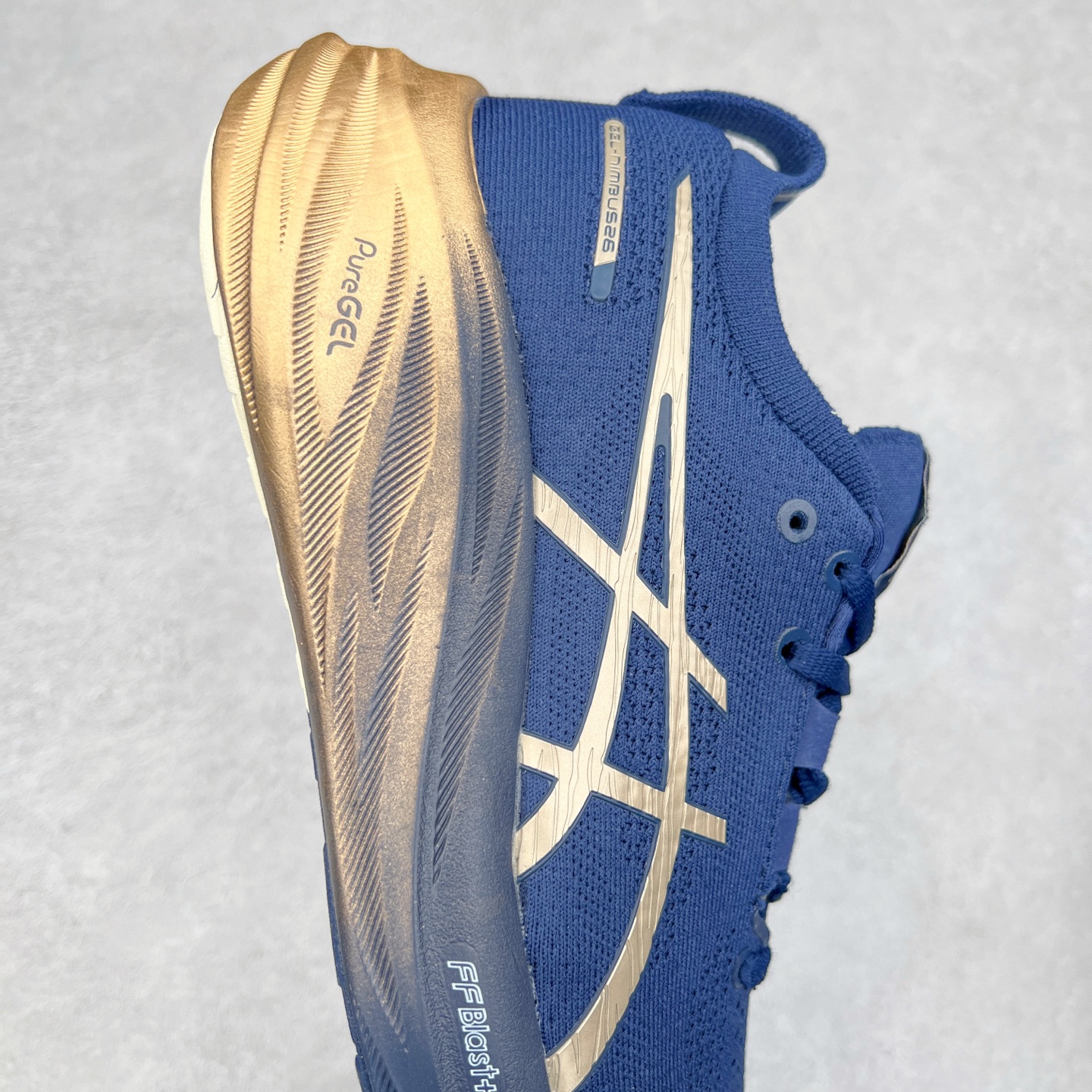 图片[6]-Asics GEL-Nimbus 26 亚瑟士缓震跑鞋 近年复古风潮的势头很旺 ASICS一直坚信保持身体的健康与活力是打造健康快乐的生活方式的最佳途径 ASICS为复古鞋型注入新设计 为玩家的街头穿搭提供了更多可能 GEL-NIMBUSTM9运动鞋最初是为中立和仰卧跑步者设计的长距离训练器 采用原始材料和关键细节重新设计 其Y2K时代的工业外观也被大胆的对比和色块所抵消 尺码：36 36.5 37.5 38 38.5 39 40 40.5 41.5 42 42.5 43.5 44 44.5 45-选品中心