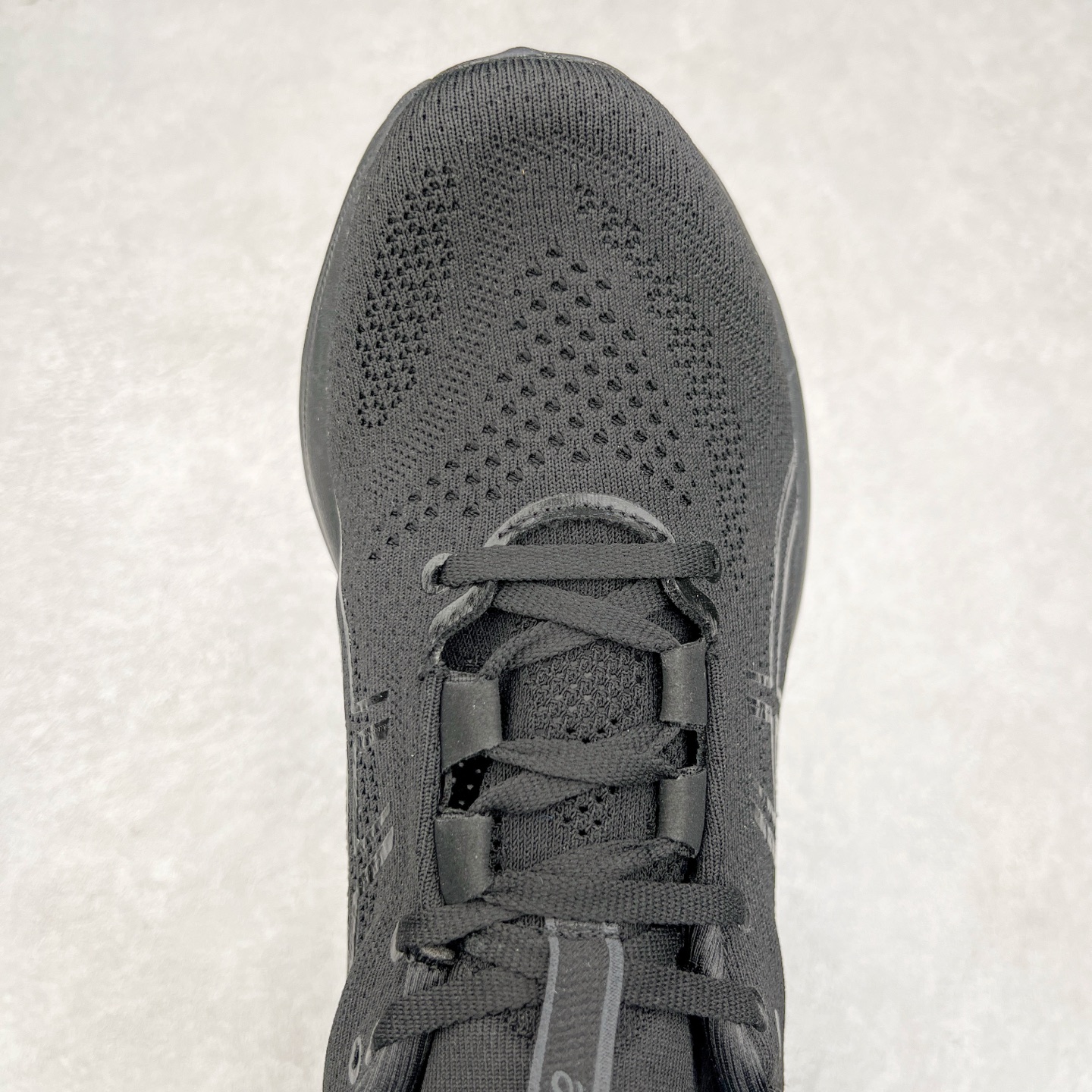 图片[4]-Asics GEL-Nimbus 26 亚瑟士缓震跑鞋 近年复古风潮的势头很旺 ASICS一直坚信保持身体的健康与活力是打造健康快乐的生活方式的最佳途径 ASICS为复古鞋型注入新设计 为玩家的街头穿搭提供了更多可能 GEL-NIMBUSTM9运动鞋最初是为中立和仰卧跑步者设计的长距离训练器 采用原始材料和关键细节重新设计 其Y2K时代的工业外观也被大胆的对比和色块所抵消 尺码：36 36.5 37.5 38 38.5 39 40 40.5 41.5 42 42.5 43.5 44 44.5 45-选品中心