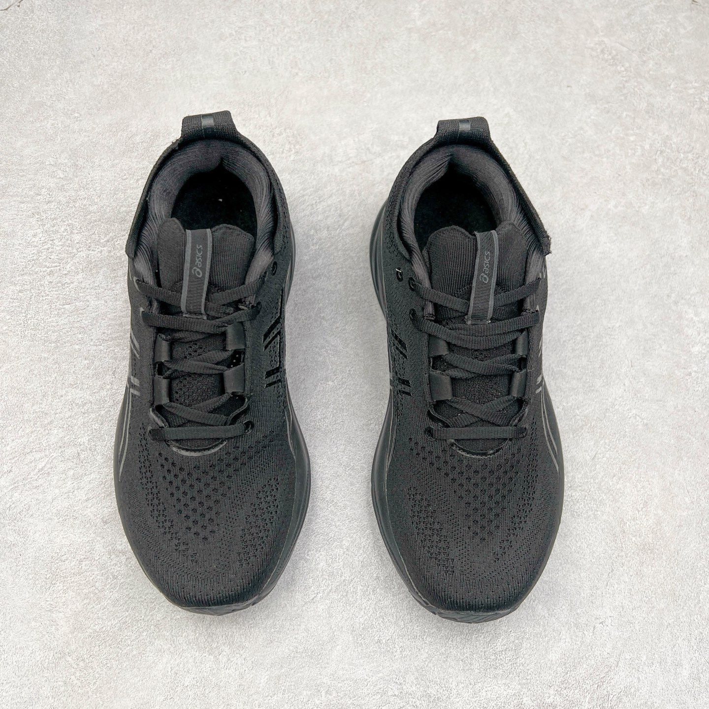 图片[2]-Asics GEL-Nimbus 26 亚瑟士缓震跑鞋 近年复古风潮的势头很旺 ASICS一直坚信保持身体的健康与活力是打造健康快乐的生活方式的最佳途径 ASICS为复古鞋型注入新设计 为玩家的街头穿搭提供了更多可能 GEL-NIMBUSTM9运动鞋最初是为中立和仰卧跑步者设计的长距离训练器 采用原始材料和关键细节重新设计 其Y2K时代的工业外观也被大胆的对比和色块所抵消 尺码：36 36.5 37.5 38 38.5 39 40 40.5 41.5 42 42.5 43.5 44 44.5 45-选品中心