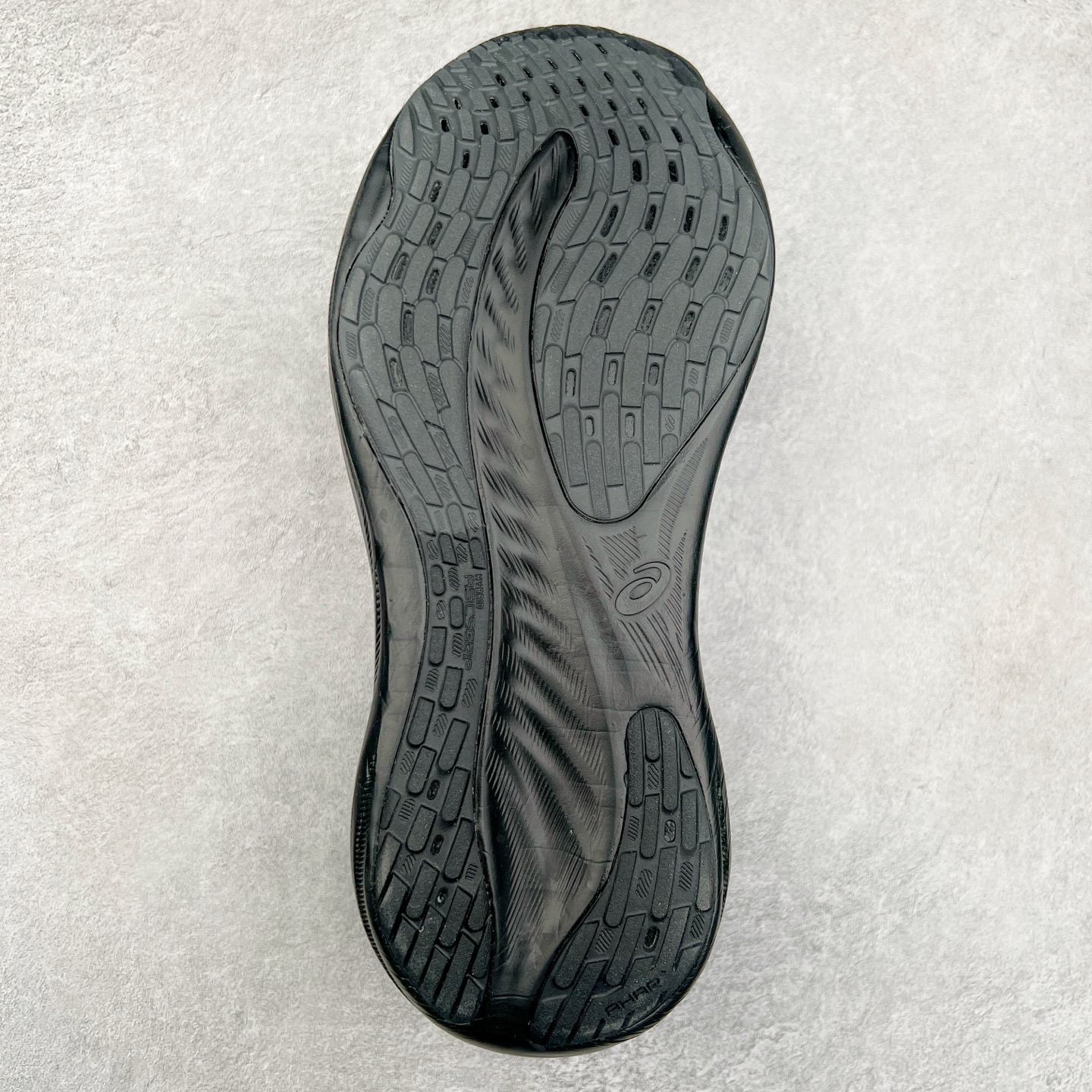 图片[9]-Asics GEL-Nimbus 26 亚瑟士缓震跑鞋 近年复古风潮的势头很旺 ASICS一直坚信保持身体的健康与活力是打造健康快乐的生活方式的最佳途径 ASICS为复古鞋型注入新设计 为玩家的街头穿搭提供了更多可能 GEL-NIMBUSTM9运动鞋最初是为中立和仰卧跑步者设计的长距离训练器 采用原始材料和关键细节重新设计 其Y2K时代的工业外观也被大胆的对比和色块所抵消 尺码：36 36.5 37.5 38 38.5 39 40 40.5 41.5 42 42.5 43.5 44 44.5 45-选品中心