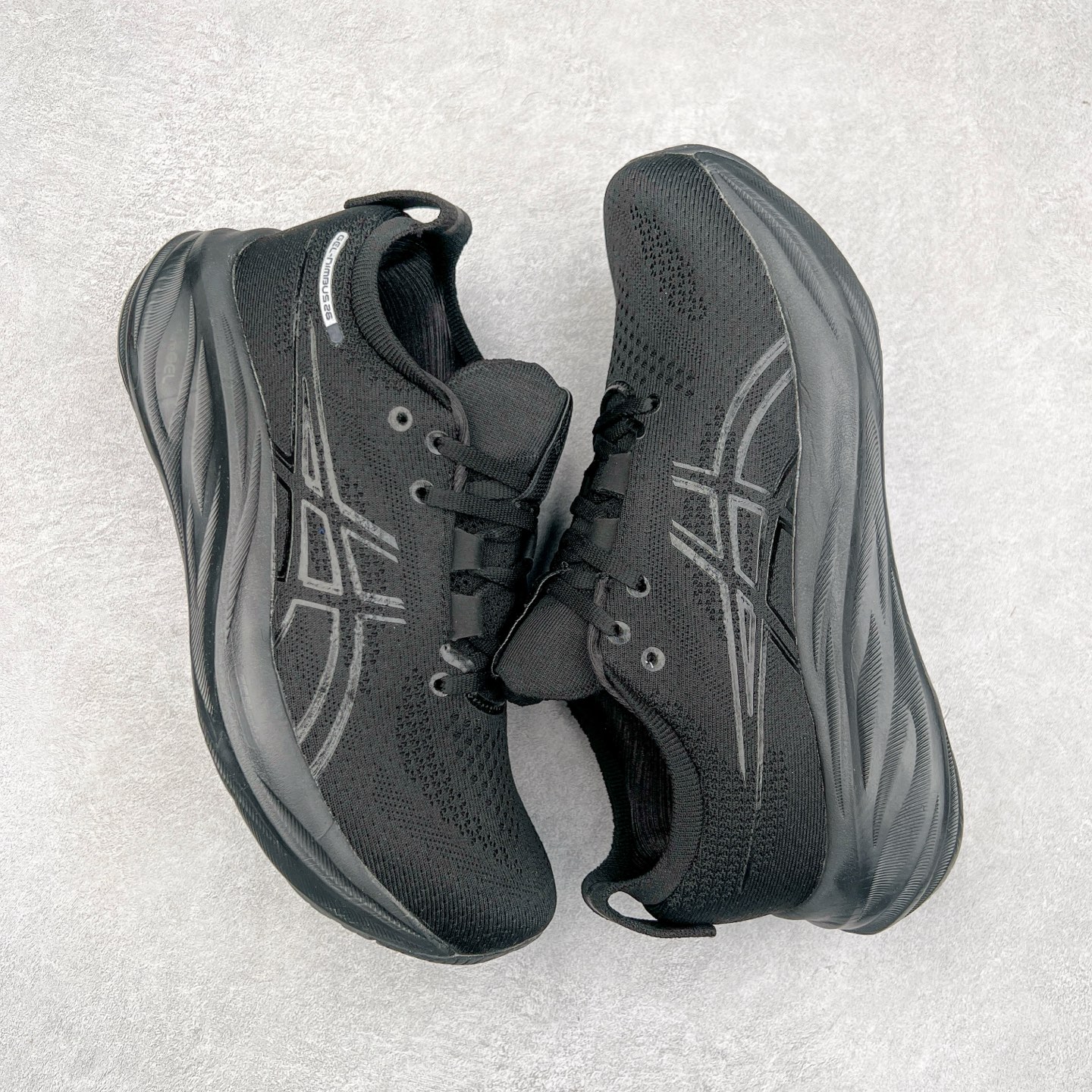 图片[3]-Asics GEL-Nimbus 26 亚瑟士缓震跑鞋 近年复古风潮的势头很旺 ASICS一直坚信保持身体的健康与活力是打造健康快乐的生活方式的最佳途径 ASICS为复古鞋型注入新设计 为玩家的街头穿搭提供了更多可能 GEL-NIMBUSTM9运动鞋最初是为中立和仰卧跑步者设计的长距离训练器 采用原始材料和关键细节重新设计 其Y2K时代的工业外观也被大胆的对比和色块所抵消 尺码：36 36.5 37.5 38 38.5 39 40 40.5 41.5 42 42.5 43.5 44 44.5 45-选品中心