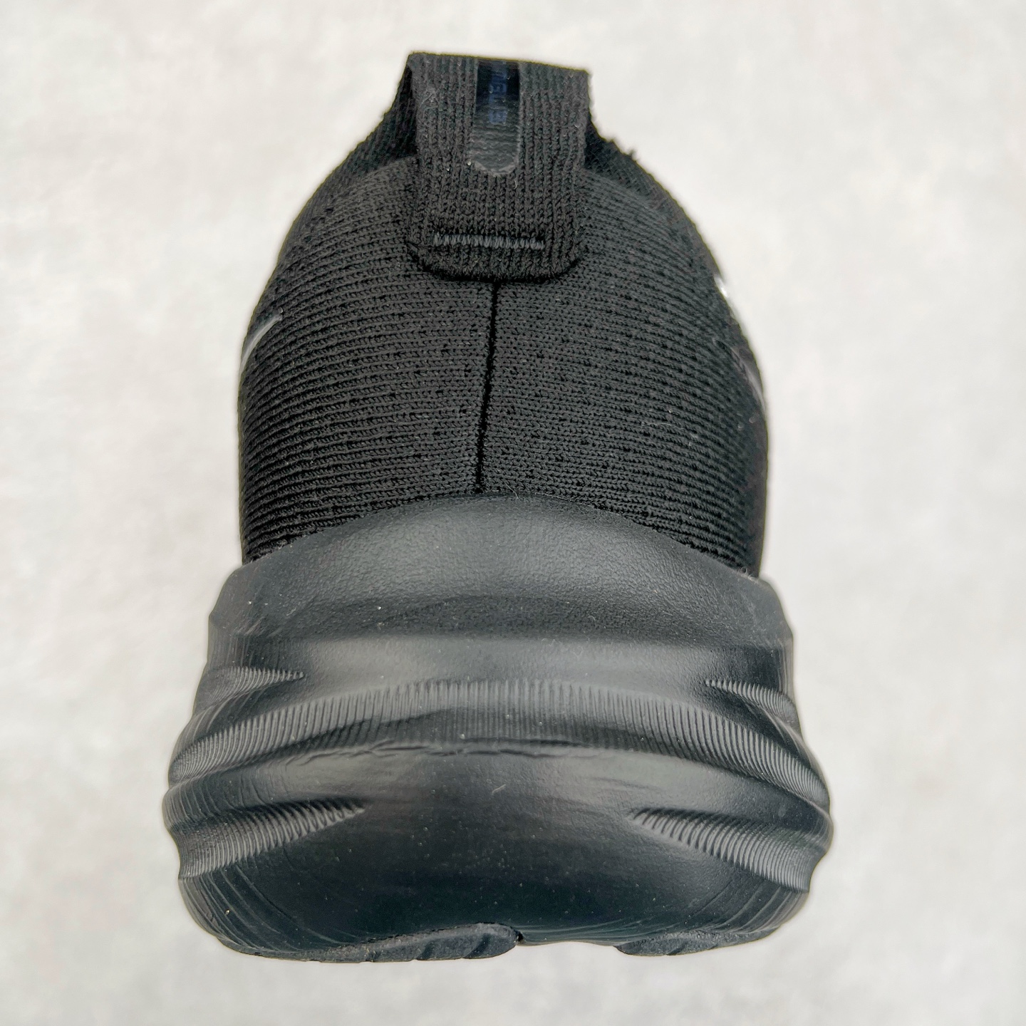 图片[8]-Asics GEL-Nimbus 26 亚瑟士缓震跑鞋 近年复古风潮的势头很旺 ASICS一直坚信保持身体的健康与活力是打造健康快乐的生活方式的最佳途径 ASICS为复古鞋型注入新设计 为玩家的街头穿搭提供了更多可能 GEL-NIMBUSTM9运动鞋最初是为中立和仰卧跑步者设计的长距离训练器 采用原始材料和关键细节重新设计 其Y2K时代的工业外观也被大胆的对比和色块所抵消 尺码：36 36.5 37.5 38 38.5 39 40 40.5 41.5 42 42.5 43.5 44 44.5 45-选品中心