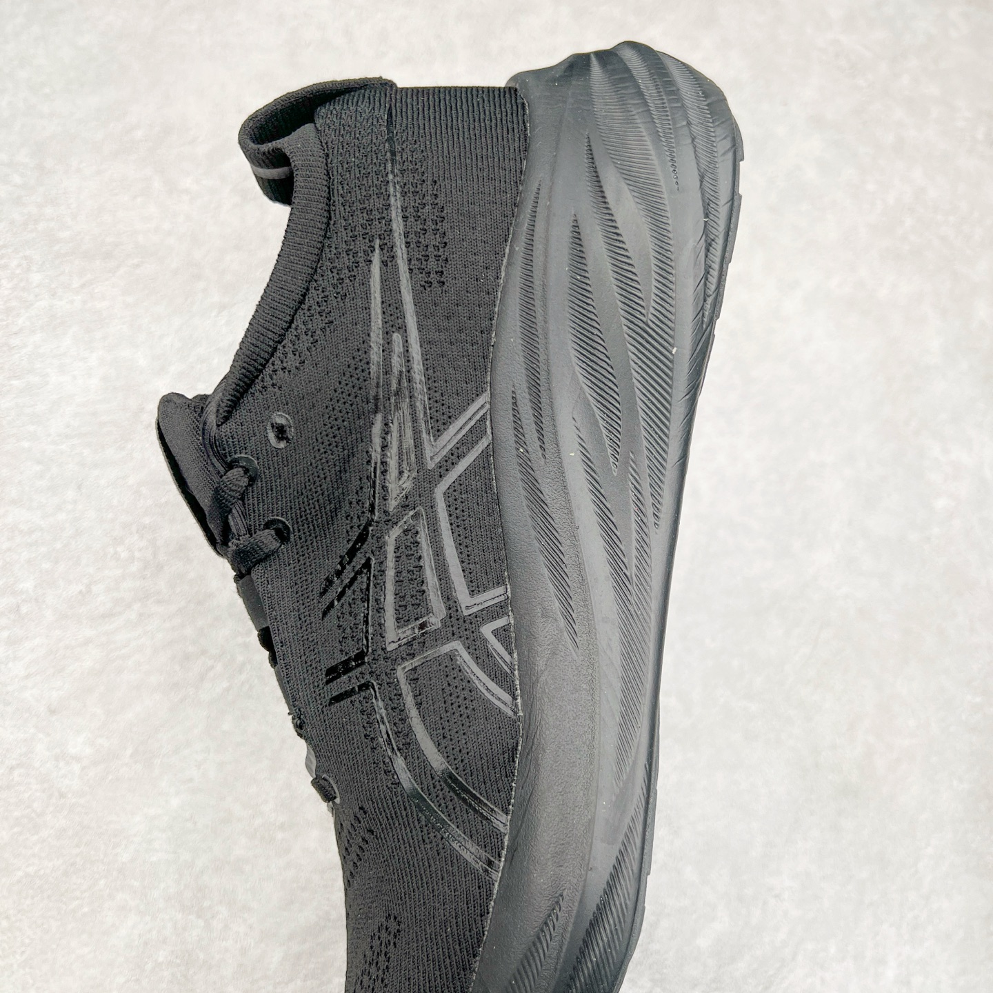 图片[7]-Asics GEL-Nimbus 26 亚瑟士缓震跑鞋 近年复古风潮的势头很旺 ASICS一直坚信保持身体的健康与活力是打造健康快乐的生活方式的最佳途径 ASICS为复古鞋型注入新设计 为玩家的街头穿搭提供了更多可能 GEL-NIMBUSTM9运动鞋最初是为中立和仰卧跑步者设计的长距离训练器 采用原始材料和关键细节重新设计 其Y2K时代的工业外观也被大胆的对比和色块所抵消 尺码：36 36.5 37.5 38 38.5 39 40 40.5 41.5 42 42.5 43.5 44 44.5 45-选品中心