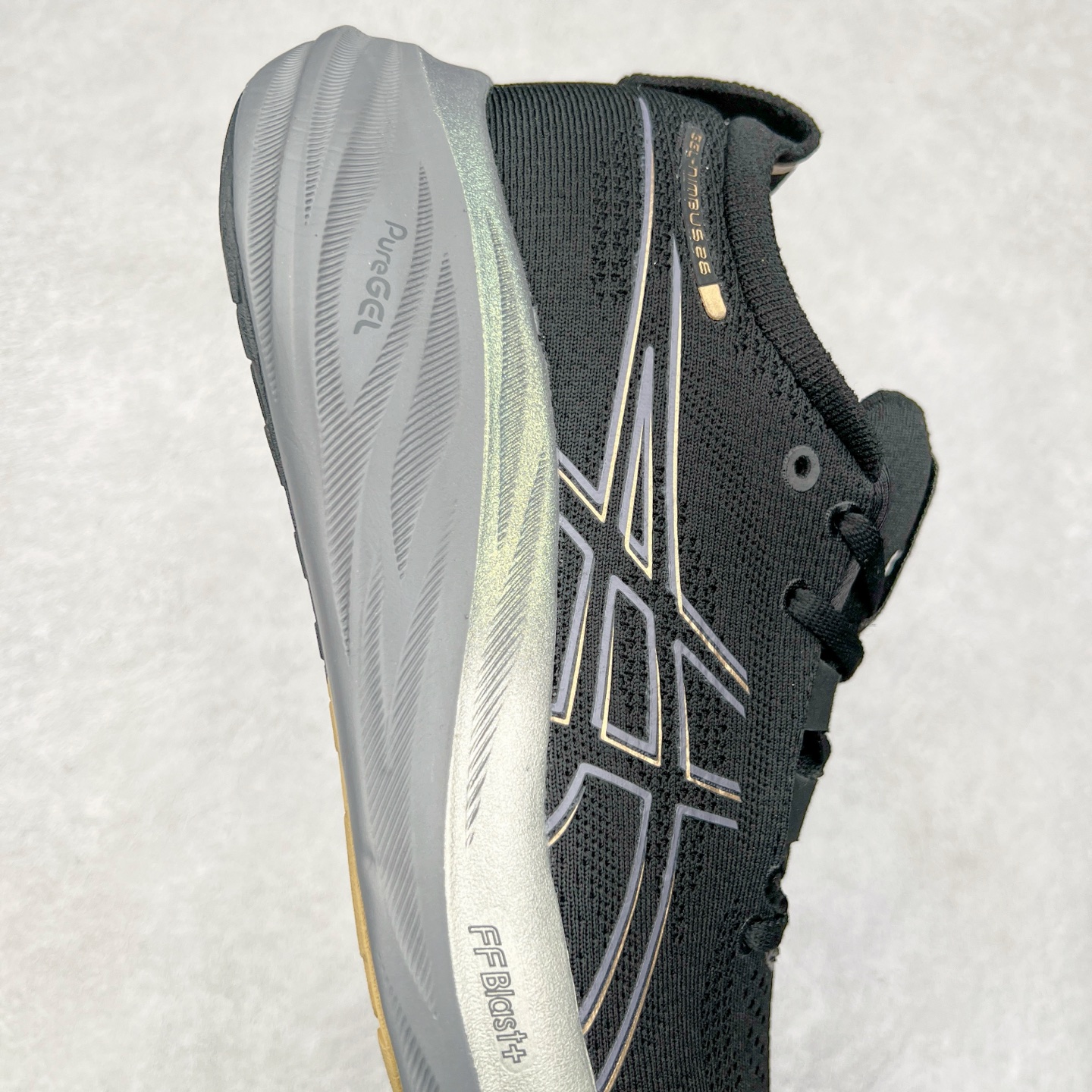 图片[6]-Asics GEL-Nimbus 26 亚瑟士缓震跑鞋 近年复古风潮的势头很旺 ASICS一直坚信保持身体的健康与活力是打造健康快乐的生活方式的最佳途径 ASICS为复古鞋型注入新设计 为玩家的街头穿搭提供了更多可能 GEL-NIMBUSTM9运动鞋最初是为中立和仰卧跑步者设计的长距离训练器 采用原始材料和关键细节重新设计 其Y2K时代的工业外观也被大胆的对比和色块所抵消 尺码：36 36.5 37.5 38 38.5 39 40 40.5 41.5 42 42.5 43.5 44 44.5 45-选品中心