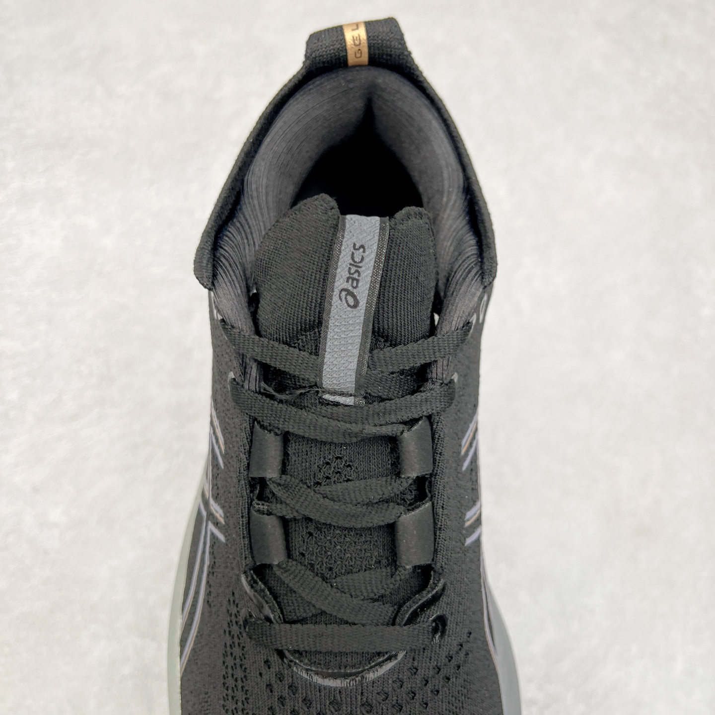 图片[5]-Asics GEL-Nimbus 26 亚瑟士缓震跑鞋 近年复古风潮的势头很旺 ASICS一直坚信保持身体的健康与活力是打造健康快乐的生活方式的最佳途径 ASICS为复古鞋型注入新设计 为玩家的街头穿搭提供了更多可能 GEL-NIMBUSTM9运动鞋最初是为中立和仰卧跑步者设计的长距离训练器 采用原始材料和关键细节重新设计 其Y2K时代的工业外观也被大胆的对比和色块所抵消 尺码：36 36.5 37.5 38 38.5 39 40 40.5 41.5 42 42.5 43.5 44 44.5 45-选品中心