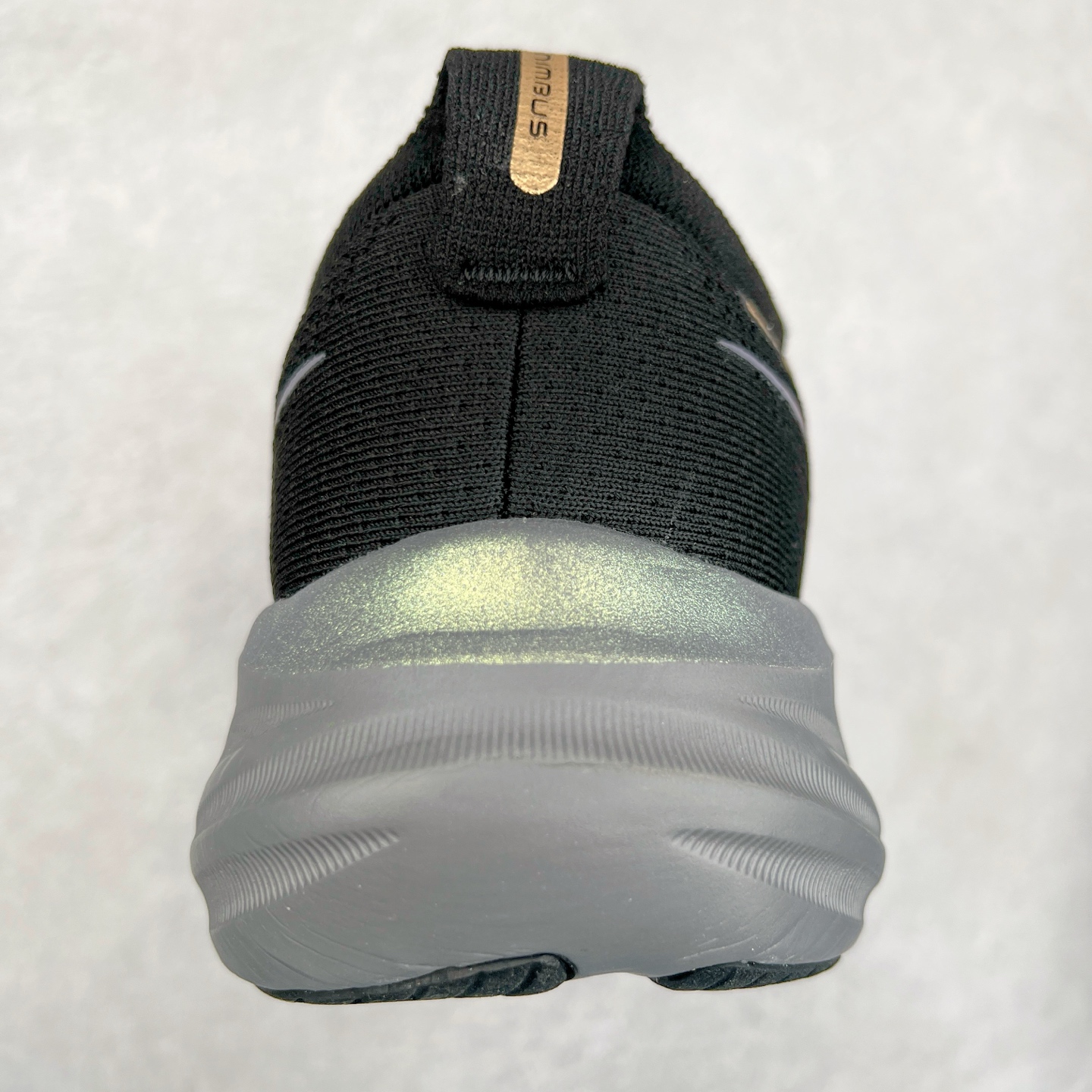 图片[8]-Asics GEL-Nimbus 26 亚瑟士缓震跑鞋 近年复古风潮的势头很旺 ASICS一直坚信保持身体的健康与活力是打造健康快乐的生活方式的最佳途径 ASICS为复古鞋型注入新设计 为玩家的街头穿搭提供了更多可能 GEL-NIMBUSTM9运动鞋最初是为中立和仰卧跑步者设计的长距离训练器 采用原始材料和关键细节重新设计 其Y2K时代的工业外观也被大胆的对比和色块所抵消 尺码：36 36.5 37.5 38 38.5 39 40 40.5 41.5 42 42.5 43.5 44 44.5 45-选品中心