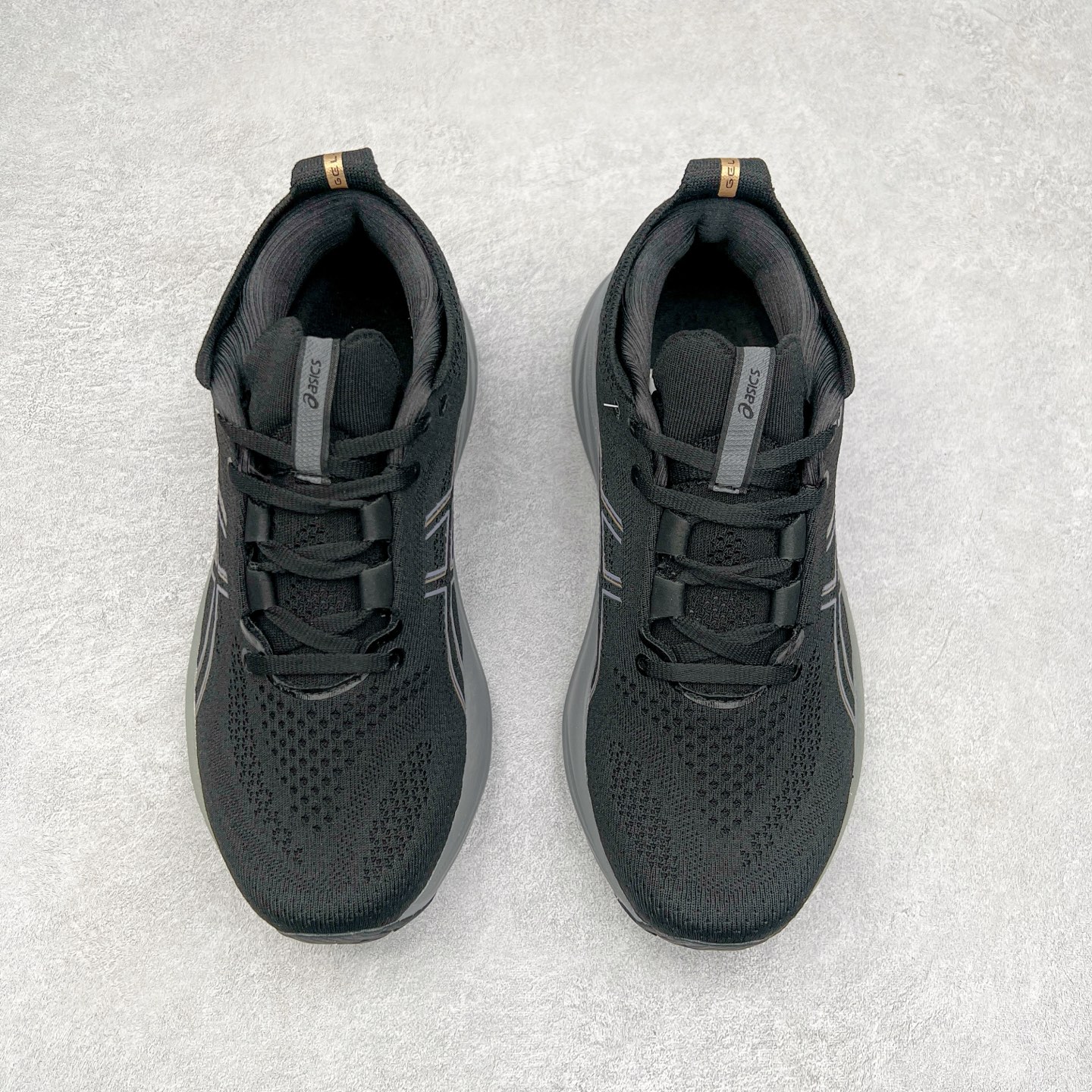 图片[2]-Asics GEL-Nimbus 26 亚瑟士缓震跑鞋 近年复古风潮的势头很旺 ASICS一直坚信保持身体的健康与活力是打造健康快乐的生活方式的最佳途径 ASICS为复古鞋型注入新设计 为玩家的街头穿搭提供了更多可能 GEL-NIMBUSTM9运动鞋最初是为中立和仰卧跑步者设计的长距离训练器 采用原始材料和关键细节重新设计 其Y2K时代的工业外观也被大胆的对比和色块所抵消 尺码：36 36.5 37.5 38 38.5 39 40 40.5 41.5 42 42.5 43.5 44 44.5 45-选品中心