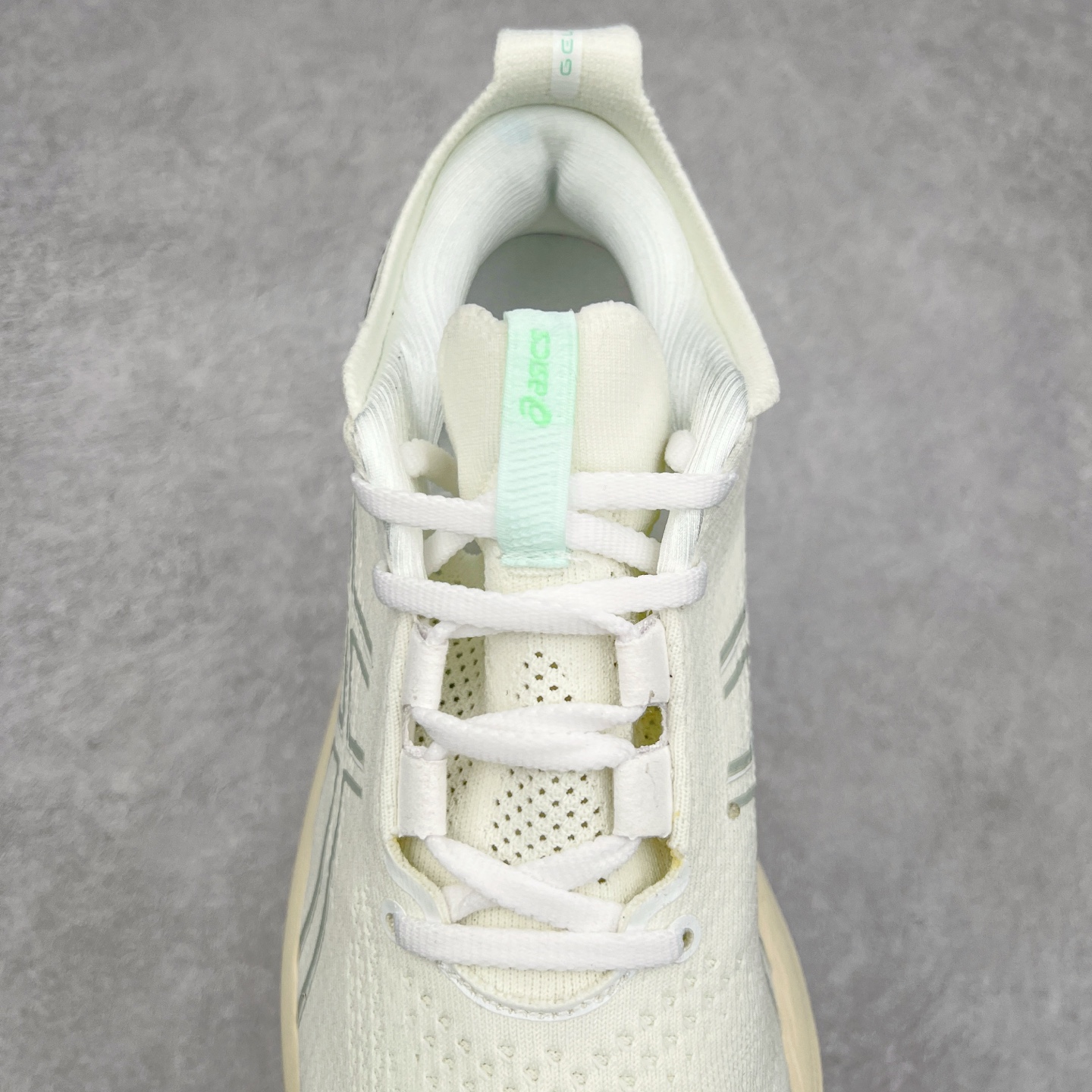 图片[5]-Asics GEL-Nimbus 26 亚瑟士缓震跑鞋 近年复古风潮的势头很旺 ASICS一直坚信保持身体的健康与活力是打造健康快乐的生活方式的最佳途径 ASICS为复古鞋型注入新设计 为玩家的街头穿搭提供了更多可能 GEL-NIMBUSTM9运动鞋最初是为中立和仰卧跑步者设计的长距离训练器 采用原始材料和关键细节重新设计 其Y2K时代的工业外观也被大胆的对比和色块所抵消 尺码：36 36.5 37.5 38 38.5 39 40 40.5 41.5 42 42.5 43.5 44 44.5 45-选品中心