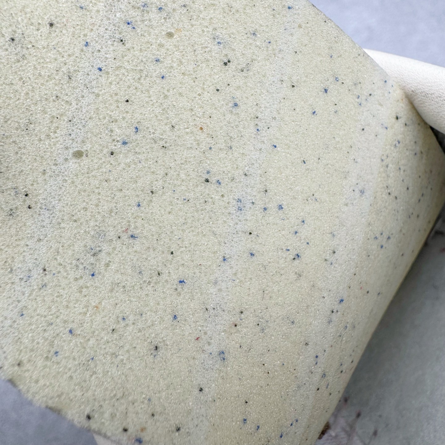 图片[20]-＃HP纯原 AD Originals Gazelle Bold W 羚羊松糕系列复古百搭厚底增高低帮休闲运动板鞋 CNY蛇年限定 JQ5977 新的一年就要换新的打扮啦！除了设定变美、健身、减肥等目标外，你已经可以利用鞋子来“偷偷改善身材比例”的愿望了！ 因为有一句话。身高不够。鞋子来凑~赶快入手以下各大运动品牌最新推出的“厚底增高运动鞋”吧。 是最好穿最百搭的长腿神器。 重点是……不仅价格不错～鞋子也不错啊！Originals的Gazelle Bold鞋款打造出「超厚底版本」！延续流线鞋型、经典麂皮材质、白色三条线和侧面烫金标志的复古外型，奶油白鞋底高度直接乘3，出门搭上它，保证一路步步高升。尺码：36 36.5 37.5 38 38.5 39 40 40.5 41 42-选品中心