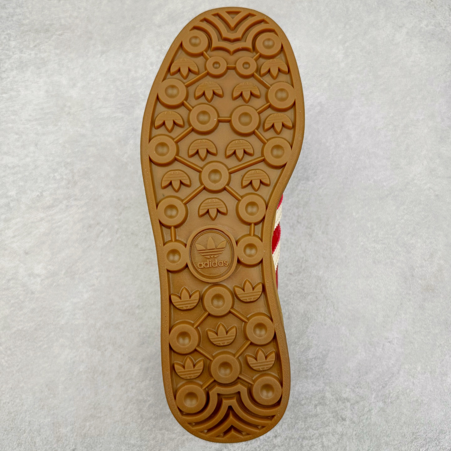 图片[9]-＃HP纯原 AD Originals Gazelle Bold W 羚羊松糕系列复古百搭厚底增高低帮休闲运动板鞋 CNY蛇年限定 JQ5977 新的一年就要换新的打扮啦！除了设定变美、健身、减肥等目标外，你已经可以利用鞋子来“偷偷改善身材比例”的愿望了！ 因为有一句话。身高不够。鞋子来凑~赶快入手以下各大运动品牌最新推出的“厚底增高运动鞋”吧。 是最好穿最百搭的长腿神器。 重点是……不仅价格不错～鞋子也不错啊！Originals的Gazelle Bold鞋款打造出「超厚底版本」！延续流线鞋型、经典麂皮材质、白色三条线和侧面烫金标志的复古外型，奶油白鞋底高度直接乘3，出门搭上它，保证一路步步高升。尺码：36 36.5 37.5 38 38.5 39 40 40.5 41 42-选品中心