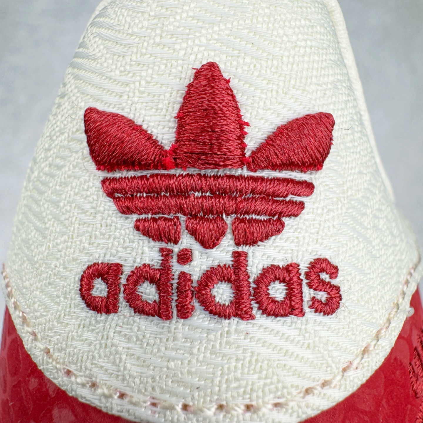 图片[10]-＃HP纯原 AD Originals Gazelle Bold W 羚羊松糕系列复古百搭厚底增高低帮休闲运动板鞋 CNY蛇年限定 JQ5977 新的一年就要换新的打扮啦！除了设定变美、健身、减肥等目标外，你已经可以利用鞋子来“偷偷改善身材比例”的愿望了！ 因为有一句话。身高不够。鞋子来凑~赶快入手以下各大运动品牌最新推出的“厚底增高运动鞋”吧。 是最好穿最百搭的长腿神器。 重点是……不仅价格不错～鞋子也不错啊！Originals的Gazelle Bold鞋款打造出「超厚底版本」！延续流线鞋型、经典麂皮材质、白色三条线和侧面烫金标志的复古外型，奶油白鞋底高度直接乘3，出门搭上它，保证一路步步高升。尺码：36 36.5 37.5 38 38.5 39 40 40.5 41 42-选品中心