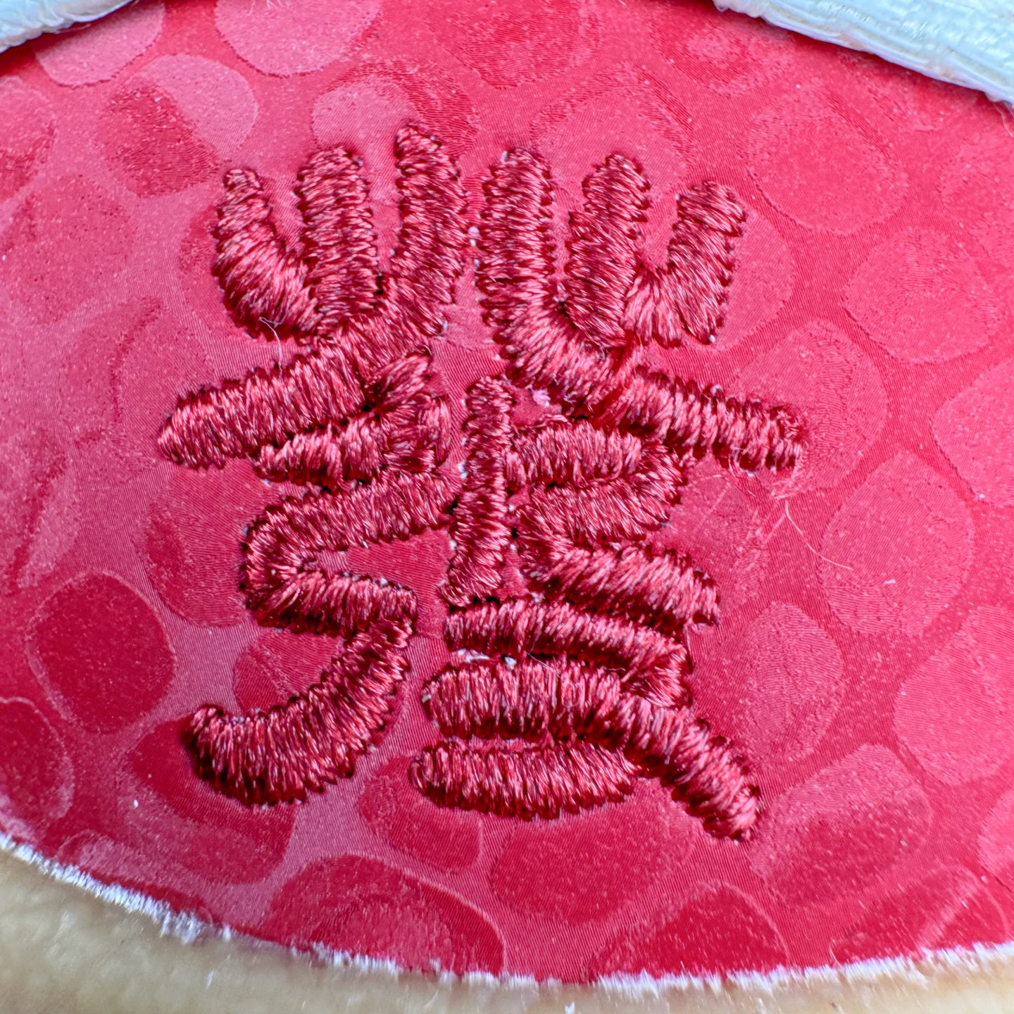 图片[13]-＃HP纯原 AD Originals Gazelle Bold W 羚羊松糕系列复古百搭厚底增高低帮休闲运动板鞋 CNY蛇年限定 JQ5977 新的一年就要换新的打扮啦！除了设定变美、健身、减肥等目标外，你已经可以利用鞋子来“偷偷改善身材比例”的愿望了！ 因为有一句话。身高不够。鞋子来凑~赶快入手以下各大运动品牌最新推出的“厚底增高运动鞋”吧。 是最好穿最百搭的长腿神器。 重点是……不仅价格不错～鞋子也不错啊！Originals的Gazelle Bold鞋款打造出「超厚底版本」！延续流线鞋型、经典麂皮材质、白色三条线和侧面烫金标志的复古外型，奶油白鞋底高度直接乘3，出门搭上它，保证一路步步高升。尺码：36 36.5 37.5 38 38.5 39 40 40.5 41 42-选品中心