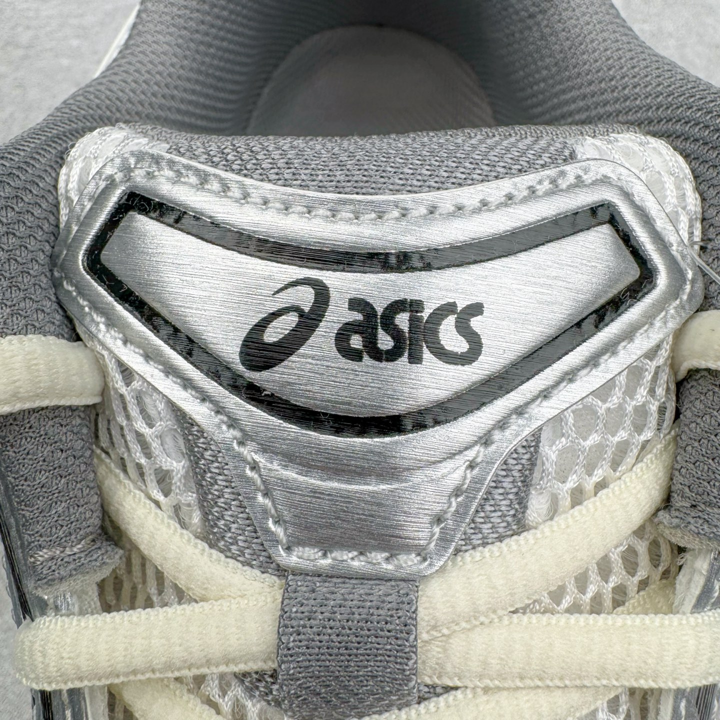 图片[22]-＃PK纯原 Asics Gel-Kayano K14 亚瑟士系列复古舒适织物合成革减震防滑耐磨低帮休闲跑步鞋 市场顶级版本 原装纸板楦头开发 独家原档数据私模五层组合大底 原厂定制缓震硅胶加持 原盒原配 官方四联吊牌 一比一同步原鞋工艺和用料 鞋面原厂三明治多层网布 区别其他同价版本 鞋垫采用原厂OrthoLite欧索莱材质 非普通海玻璃鞋垫 后跟一样采用了GEL缓震胶 整体系列设计非常的科技感 锻炼跑步的同时让你一样时尚百搭 重新诠释了复古的跑步形状 并以其 2000年代后期的美学理念重新铺装这双KAYANO 14以银色为主打配色 中底处的GEL 缓震胶与鞋面上logo 勾勒出银色线条作为细节点缀 让整双鞋子颇具未来机能感 创造出未来感金属色鞋面 改造升级内在性能 由内而外的革新 为GEL-KAYANO 家族传承及经典跑鞋文化的延续 创下里程碑式作品 作为一款经典的跑鞋，也是当下 Y2K风潮下很有代表性的鞋款 这双GEL-KAYANO 14 丝毫不输联名款的颜值 很难不让人心动 尺码：40 40.5 41.5 42 42.5 43.5 44 44.5 45-选品中心