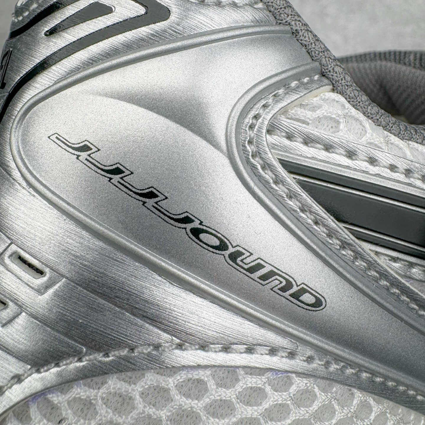 图片[17]-＃PK纯原 Asics Gel-Kayano K14 亚瑟士系列复古舒适织物合成革减震防滑耐磨低帮休闲跑步鞋 市场顶级版本 原装纸板楦头开发 独家原档数据私模五层组合大底 原厂定制缓震硅胶加持 原盒原配 官方四联吊牌 一比一同步原鞋工艺和用料 鞋面原厂三明治多层网布 区别其他同价版本 鞋垫采用原厂OrthoLite欧索莱材质 非普通海玻璃鞋垫 后跟一样采用了GEL缓震胶 整体系列设计非常的科技感 锻炼跑步的同时让你一样时尚百搭 重新诠释了复古的跑步形状 并以其 2000年代后期的美学理念重新铺装这双KAYANO 14以银色为主打配色 中底处的GEL 缓震胶与鞋面上logo 勾勒出银色线条作为细节点缀 让整双鞋子颇具未来机能感 创造出未来感金属色鞋面 改造升级内在性能 由内而外的革新 为GEL-KAYANO 家族传承及经典跑鞋文化的延续 创下里程碑式作品 作为一款经典的跑鞋，也是当下 Y2K风潮下很有代表性的鞋款 这双GEL-KAYANO 14 丝毫不输联名款的颜值 很难不让人心动 尺码：40 40.5 41.5 42 42.5 43.5 44 44.5 45-选品中心