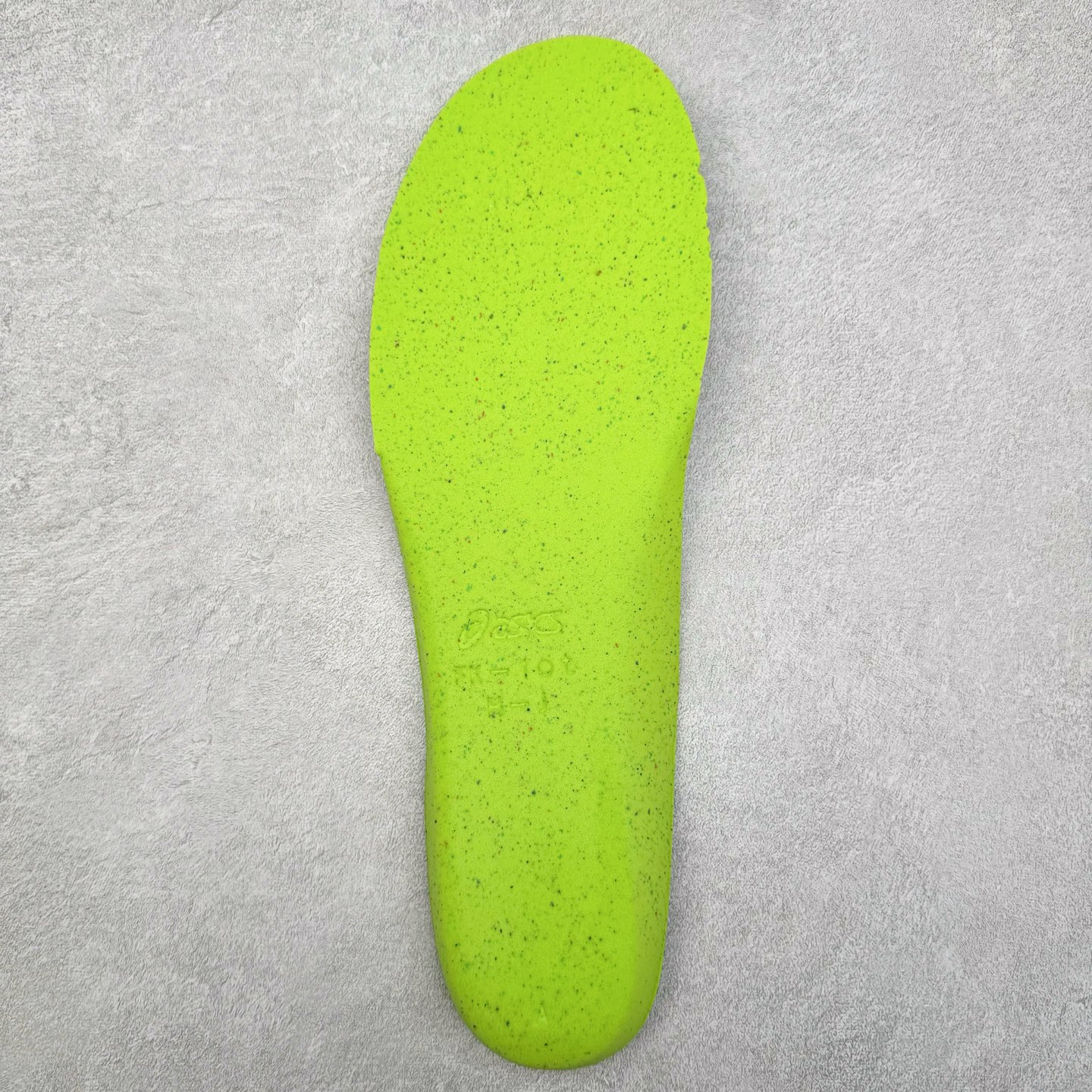 图片[12]-＃PK纯原 Asics Gel-Kayano K14 亚瑟士系列复古舒适织物合成革减震防滑耐磨低帮休闲跑步鞋 市场顶级版本 原装纸板楦头开发 独家原档数据私模五层组合大底 原厂定制缓震硅胶加持 原盒原配 官方四联吊牌 一比一同步原鞋工艺和用料 鞋面原厂三明治多层网布 区别其他同价版本 鞋垫采用原厂OrthoLite欧索莱材质 非普通海玻璃鞋垫 后跟一样采用了GEL缓震胶 整体系列设计非常的科技感 锻炼跑步的同时让你一样时尚百搭 重新诠释了复古的跑步形状 并以其 2000年代后期的美学理念重新铺装这双KAYANO 14以银色为主打配色 中底处的GEL 缓震胶与鞋面上logo 勾勒出银色线条作为细节点缀 让整双鞋子颇具未来机能感 创造出未来感金属色鞋面 改造升级内在性能 由内而外的革新 为GEL-KAYANO 家族传承及经典跑鞋文化的延续 创下里程碑式作品 作为一款经典的跑鞋，也是当下 Y2K风潮下很有代表性的鞋款 这双GEL-KAYANO 14 丝毫不输联名款的颜值 很难不让人心动 尺码：40 40.5 41.5 42 42.5 43.5 44 44.5 45-选品中心