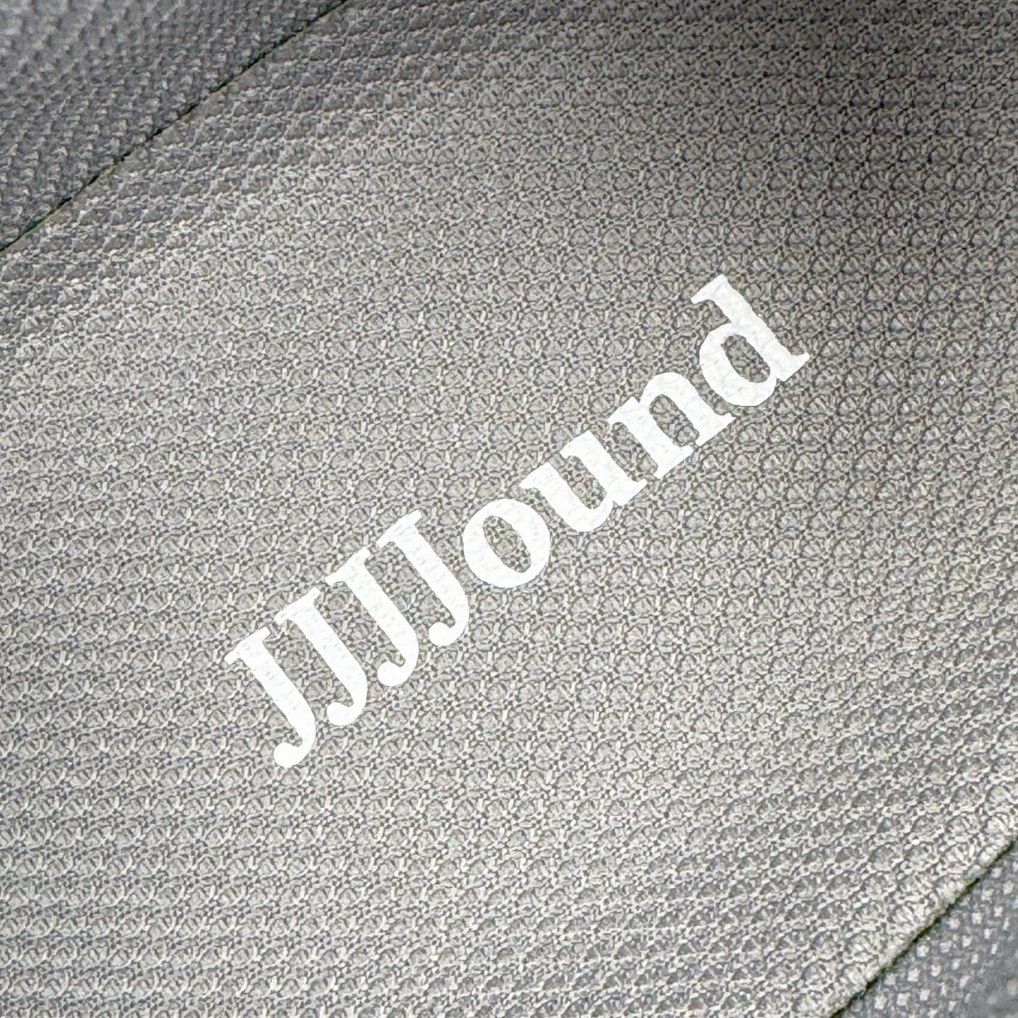 图片[13]-＃PK纯原 Asics Gel-Kayano K14 亚瑟士系列复古舒适织物合成革减震防滑耐磨低帮休闲跑步鞋 市场顶级版本 原装纸板楦头开发 独家原档数据私模五层组合大底 原厂定制缓震硅胶加持 原盒原配 官方四联吊牌 一比一同步原鞋工艺和用料 鞋面原厂三明治多层网布 区别其他同价版本 鞋垫采用原厂OrthoLite欧索莱材质 非普通海玻璃鞋垫 后跟一样采用了GEL缓震胶 整体系列设计非常的科技感 锻炼跑步的同时让你一样时尚百搭 重新诠释了复古的跑步形状 并以其 2000年代后期的美学理念重新铺装这双KAYANO 14以银色为主打配色 中底处的GEL 缓震胶与鞋面上logo 勾勒出银色线条作为细节点缀 让整双鞋子颇具未来机能感 创造出未来感金属色鞋面 改造升级内在性能 由内而外的革新 为GEL-KAYANO 家族传承及经典跑鞋文化的延续 创下里程碑式作品 作为一款经典的跑鞋，也是当下 Y2K风潮下很有代表性的鞋款 这双GEL-KAYANO 14 丝毫不输联名款的颜值 很难不让人心动 尺码：40 40.5 41.5 42 42.5 43.5 44 44.5 45-选品中心