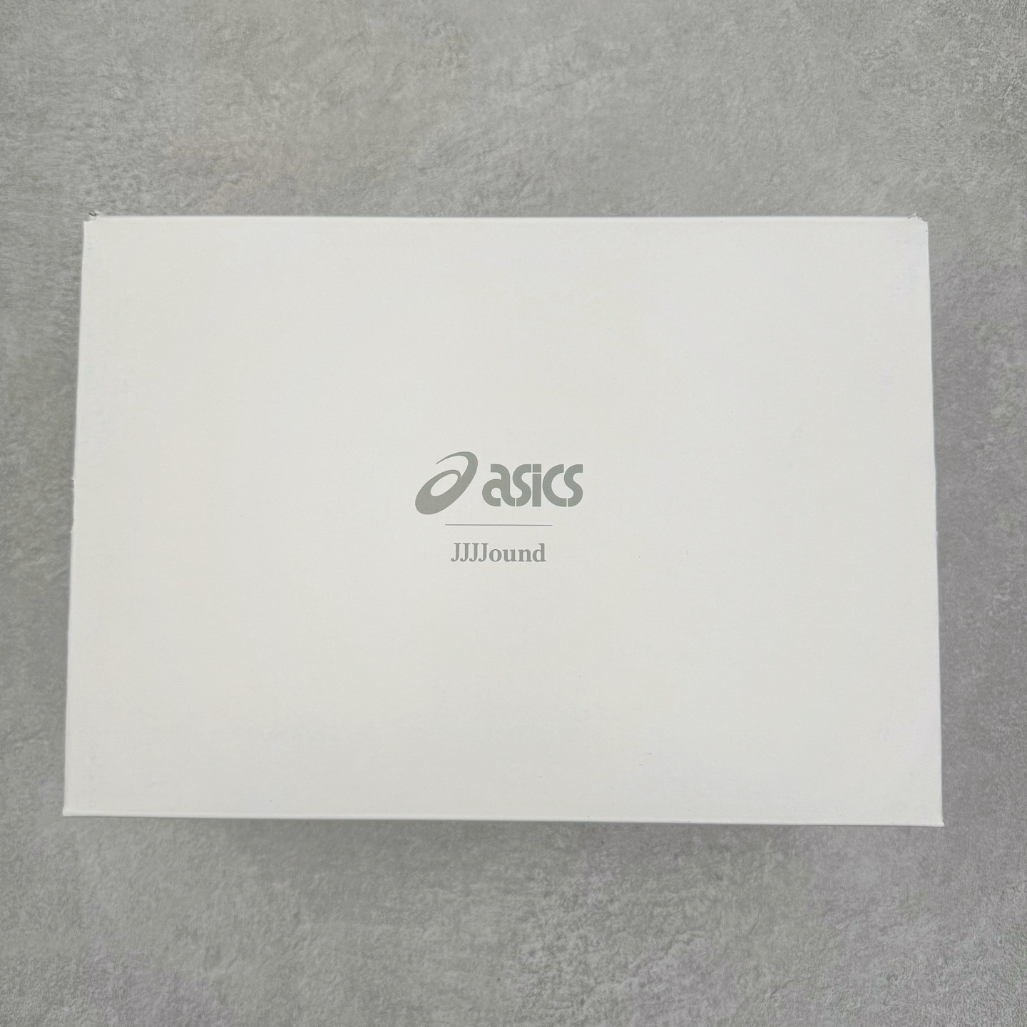 图片[10]-＃PK纯原 Asics Gel-Kayano K14 亚瑟士系列复古舒适织物合成革减震防滑耐磨低帮休闲跑步鞋 市场顶级版本 原装纸板楦头开发 独家原档数据私模五层组合大底 原厂定制缓震硅胶加持 原盒原配 官方四联吊牌 一比一同步原鞋工艺和用料 鞋面原厂三明治多层网布 区别其他同价版本 鞋垫采用原厂OrthoLite欧索莱材质 非普通海玻璃鞋垫 后跟一样采用了GEL缓震胶 整体系列设计非常的科技感 锻炼跑步的同时让你一样时尚百搭 重新诠释了复古的跑步形状 并以其 2000年代后期的美学理念重新铺装这双KAYANO 14以银色为主打配色 中底处的GEL 缓震胶与鞋面上logo 勾勒出银色线条作为细节点缀 让整双鞋子颇具未来机能感 创造出未来感金属色鞋面 改造升级内在性能 由内而外的革新 为GEL-KAYANO 家族传承及经典跑鞋文化的延续 创下里程碑式作品 作为一款经典的跑鞋，也是当下 Y2K风潮下很有代表性的鞋款 这双GEL-KAYANO 14 丝毫不输联名款的颜值 很难不让人心动 尺码：40 40.5 41.5 42 42.5 43.5 44 44.5 45-选品中心