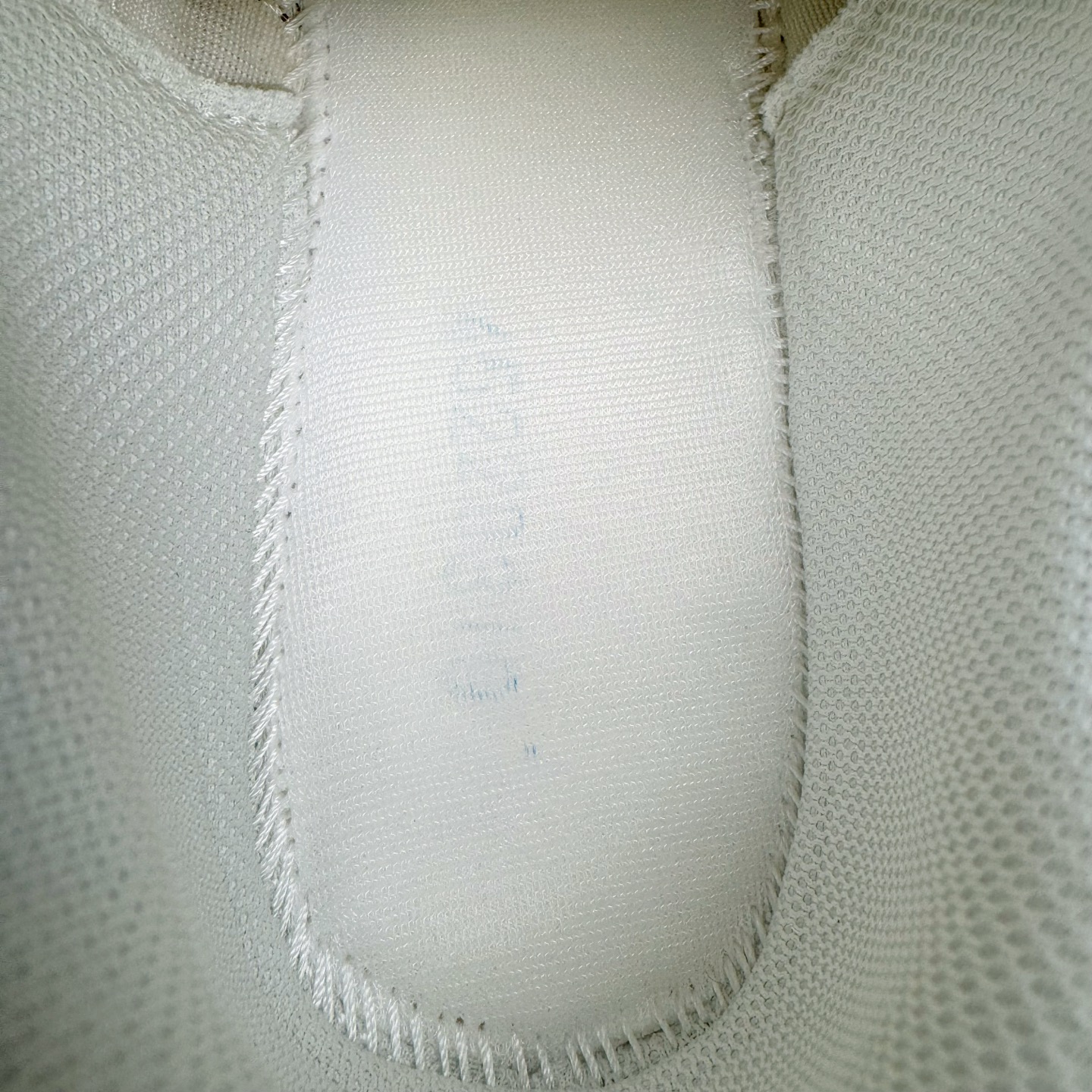 图片[15]-＃PK纯原 Asics Gel-Kayano K14 亚瑟士系列复古舒适织物合成革减震防滑耐磨低帮休闲跑步鞋 市场顶级版本 原装纸板楦头开发 独家原档数据私模五层组合大底 原厂定制缓震硅胶加持 原盒原配 官方四联吊牌 一比一同步原鞋工艺和用料 鞋面原厂三明治多层网布 区别其他同价版本 鞋垫采用原厂OrthoLite欧索莱材质 非普通海玻璃鞋垫 后跟一样采用了GEL缓震胶 整体系列设计非常的科技感 锻炼跑步的同时让你一样时尚百搭 重新诠释了复古的跑步形状 并以其 2000年代后期的美学理念重新铺装这双KAYANO 14以银色为主打配色 中底处的GEL 缓震胶与鞋面上logo 勾勒出银色线条作为细节点缀 让整双鞋子颇具未来机能感 创造出未来感金属色鞋面 改造升级内在性能 由内而外的革新 为GEL-KAYANO 家族传承及经典跑鞋文化的延续 创下里程碑式作品 作为一款经典的跑鞋，也是当下 Y2K风潮下很有代表性的鞋款 这双GEL-KAYANO 14 丝毫不输联名款的颜值 很难不让人心动 尺码：40 40.5 41.5 42 42.5 43.5 44 44.5 45-选品中心