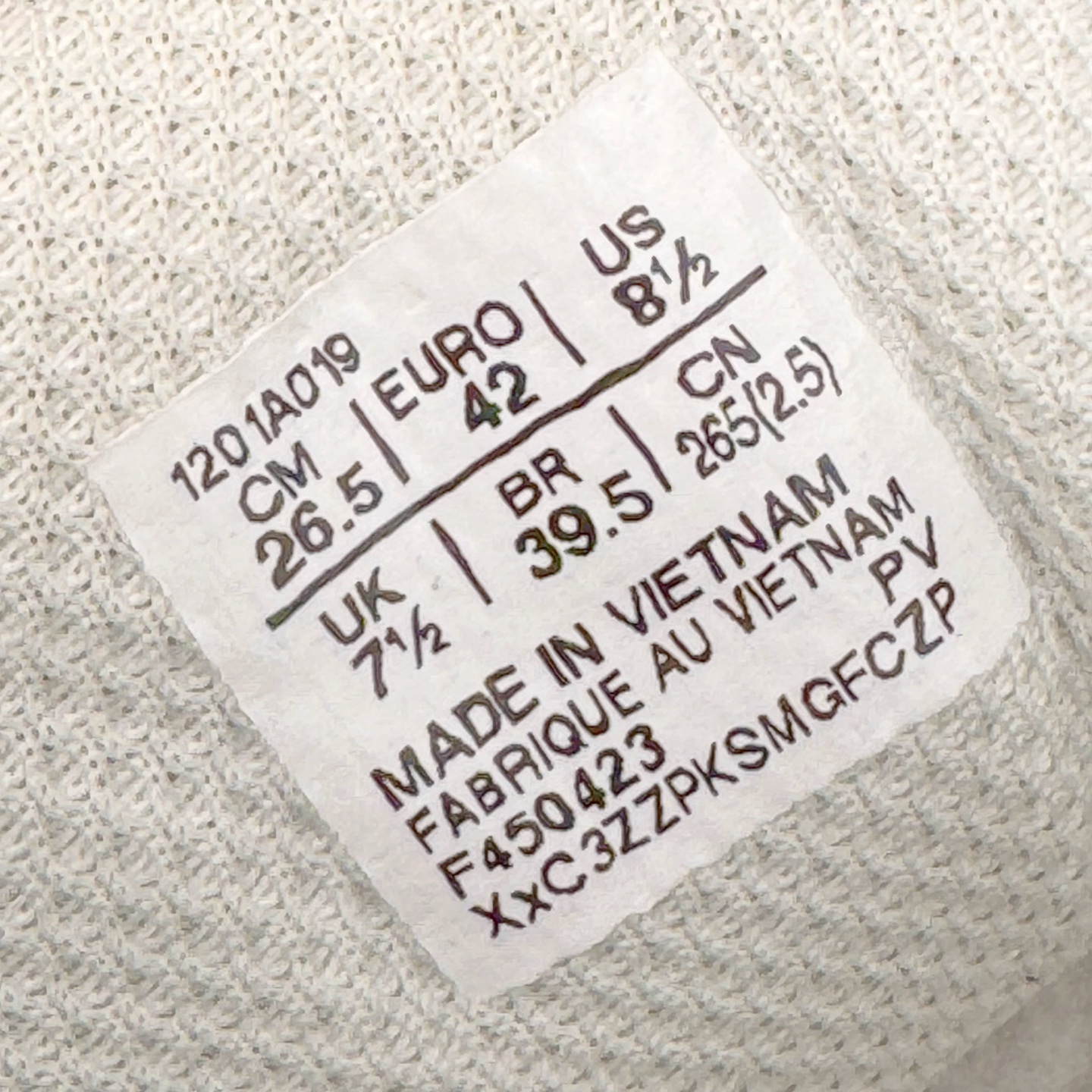 图片[17]-＃PK纯原 Asics Gel-Kayano K14 亚瑟士系列复古舒适织物合成革减震防滑耐磨低帮休闲跑步鞋 市场顶级版本 原装纸板楦头开发 独家原档数据私模五层组合大底 原厂定制缓震硅胶加持 原盒原配 官方四联吊牌 一比一同步原鞋工艺和用料 鞋面原厂三明治多层网布 区别其他同价版本 鞋垫采用原厂OrthoLite欧索莱材质 非普通海玻璃鞋垫 后跟一样采用了GEL缓震胶 整体系列设计非常的科技感 锻炼跑步的同时让你一样时尚百搭 重新诠释了复古的跑步形状 并以其 2000年代后期的美学理念重新铺装这双KAYANO 14以银色为主打配色 中底处的GEL 缓震胶与鞋面上logo 勾勒出银色线条作为细节点缀 让整双鞋子颇具未来机能感 创造出未来感金属色鞋面 改造升级内在性能 由内而外的革新 为GEL-KAYANO 家族传承及经典跑鞋文化的延续 创下里程碑式作品 作为一款经典的跑鞋，也是当下 Y2K风潮下很有代表性的鞋款 这双GEL-KAYANO 14 丝毫不输联名款的颜值 很难不让人心动 尺码：40 40.5 41.5 42 42.5 43.5 44 44.5 45-选品中心