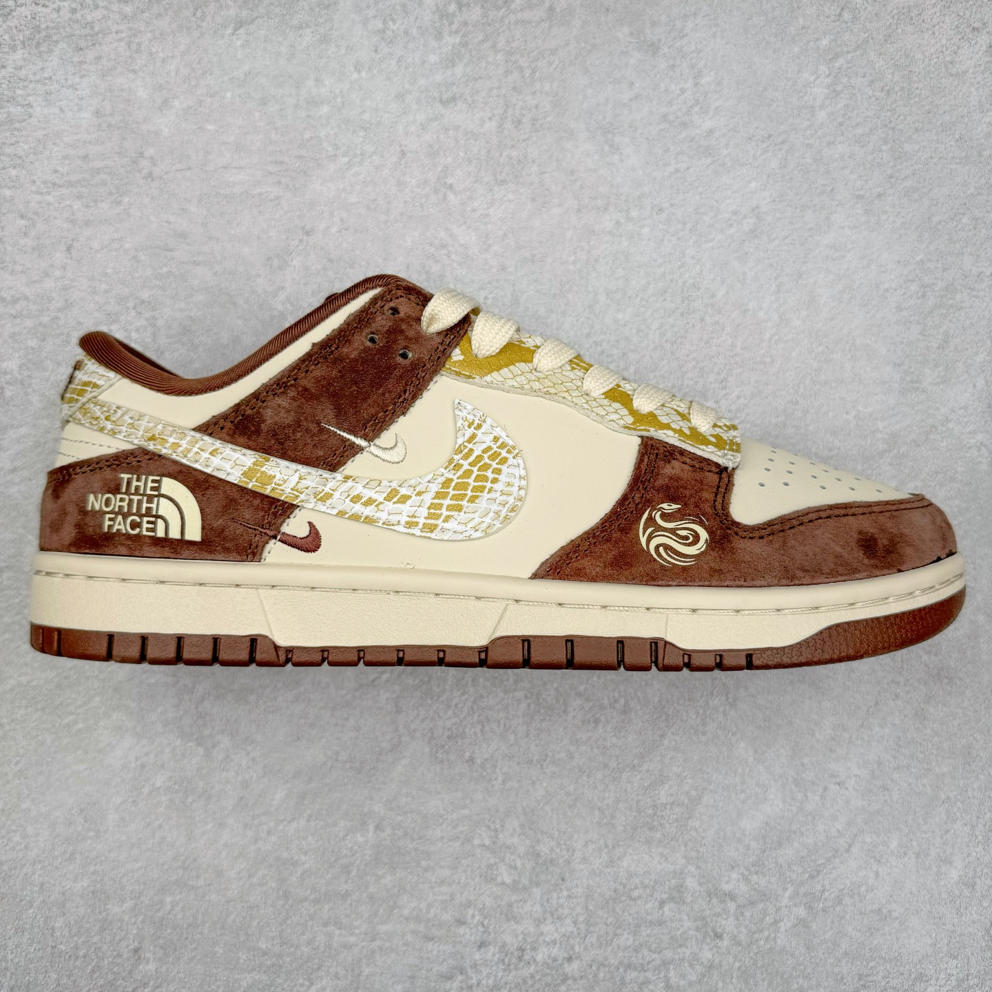 NK Dunk Low 定制配色 CH8311-234 大厂出品 极力推荐 原装头层材料 独家版型蒸餾加工帶來的是更好的视觉和脚感体验大厂纯原品质出货 清洁度 电绣工艺 皮料切割干净无任何毛边 细节完美 尺码:36 36.5 37.5 38 38.5 39 40 40.5 41 42 42.5 43 44 44.5 45-选品中心