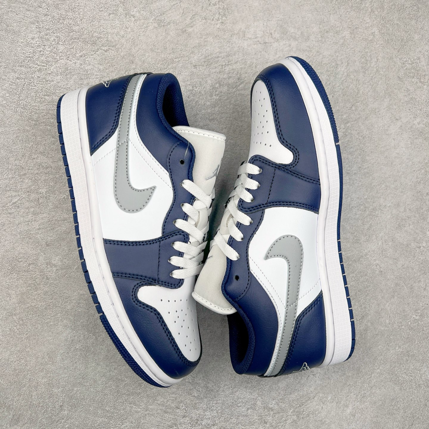 图片[3]-＃K版 Air Jordan AJ1 Low 低帮 海军蓝 553558-141 全新流水线出品 DT版本唯一平替选择 市场第二梯队最强版 全部原鞋开发 原楦原纸板开发 全鞋电脑针车 原厂内置全掌气垫 原盒内在原标 唯一Zp原版鞋带绑法 免检产品 全新2022版型 全头层皮料 完美零毛边处理 原厂配置全掌气垫 价格定位良心 几十个配色陆续出货 尺码：36 36.5 37.5 38 38.5 39 40 40.5 41 42 42.5 43 44 44.5 45 46 47.5-选品中心