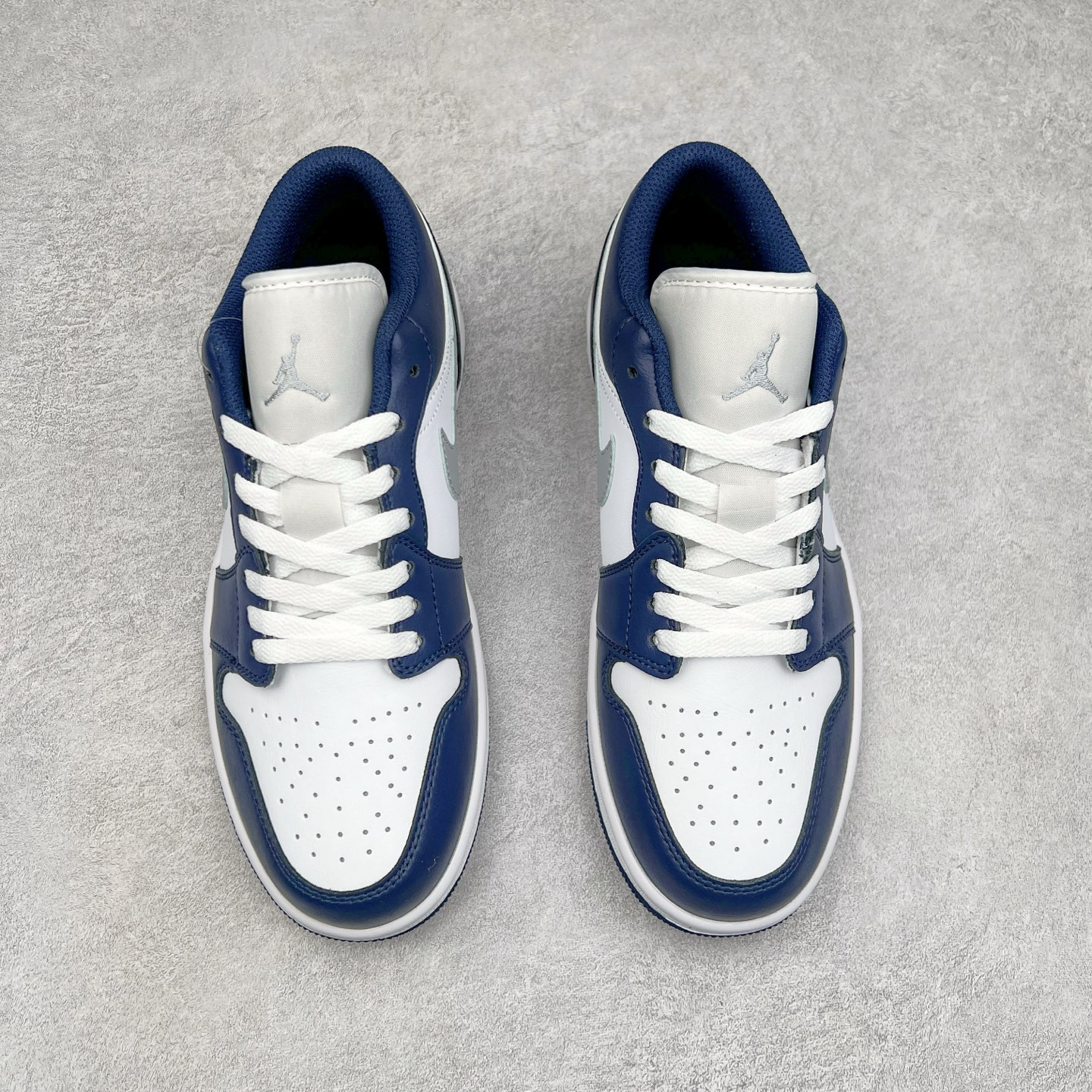 图片[2]-＃K版 Air Jordan AJ1 Low 低帮 海军蓝 553558-141 全新流水线出品 DT版本唯一平替选择 市场第二梯队最强版 全部原鞋开发 原楦原纸板开发 全鞋电脑针车 原厂内置全掌气垫 原盒内在原标 唯一Zp原版鞋带绑法 免检产品 全新2022版型 全头层皮料 完美零毛边处理 原厂配置全掌气垫 价格定位良心 几十个配色陆续出货 尺码：36 36.5 37.5 38 38.5 39 40 40.5 41 42 42.5 43 44 44.5 45 46 47.5-选品中心