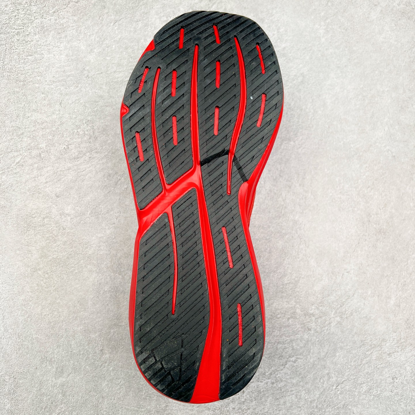 图片[9]-AD LIGHTBLAZE 流光舒适防滑耐磨低帮跑步鞋 JP7307 前卫的专业跑鞋风格造型，LIGHTBLAZE延续了竞速美学的流线轮廓，保留住了与 AdizeroAdios Pro Evo 1相类似厚底理念和「宽三道杠」的视觉元素。尺码：36 36.5 37.5 38 38.5 39 40 40.5 41 42 42.5 43 44 44.5 45-选品中心