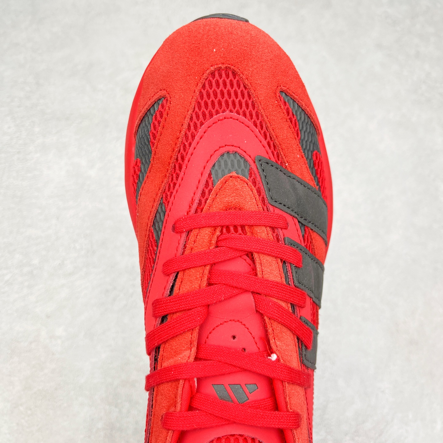 图片[4]-AD LIGHTBLAZE 流光舒适防滑耐磨低帮跑步鞋 JP7307 前卫的专业跑鞋风格造型，LIGHTBLAZE延续了竞速美学的流线轮廓，保留住了与 AdizeroAdios Pro Evo 1相类似厚底理念和「宽三道杠」的视觉元素。尺码：36 36.5 37.5 38 38.5 39 40 40.5 41 42 42.5 43 44 44.5 45-选品中心