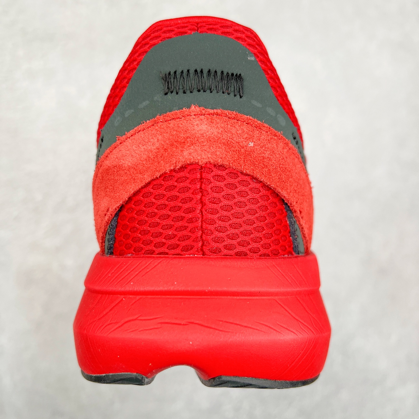 图片[8]-AD LIGHTBLAZE 流光舒适防滑耐磨低帮跑步鞋 JP7307 前卫的专业跑鞋风格造型，LIGHTBLAZE延续了竞速美学的流线轮廓，保留住了与 AdizeroAdios Pro Evo 1相类似厚底理念和「宽三道杠」的视觉元素。尺码：36 36.5 37.5 38 38.5 39 40 40.5 41 42 42.5 43 44 44.5 45-选品中心