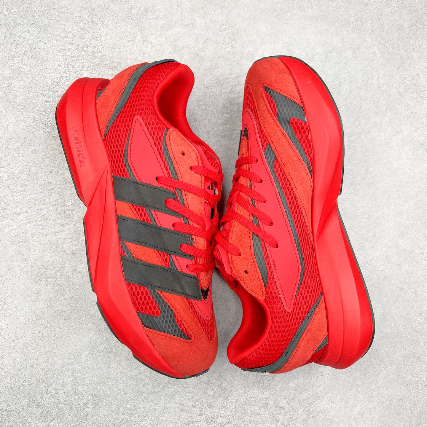 图片[3]-AD LIGHTBLAZE 流光舒适防滑耐磨低帮跑步鞋 JP7307 前卫的专业跑鞋风格造型，LIGHTBLAZE延续了竞速美学的流线轮廓，保留住了与 AdizeroAdios Pro Evo 1相类似厚底理念和「宽三道杠」的视觉元素。尺码：36 36.5 37.5 38 38.5 39 40 40.5 41 42 42.5 43 44 44.5 45-选品中心