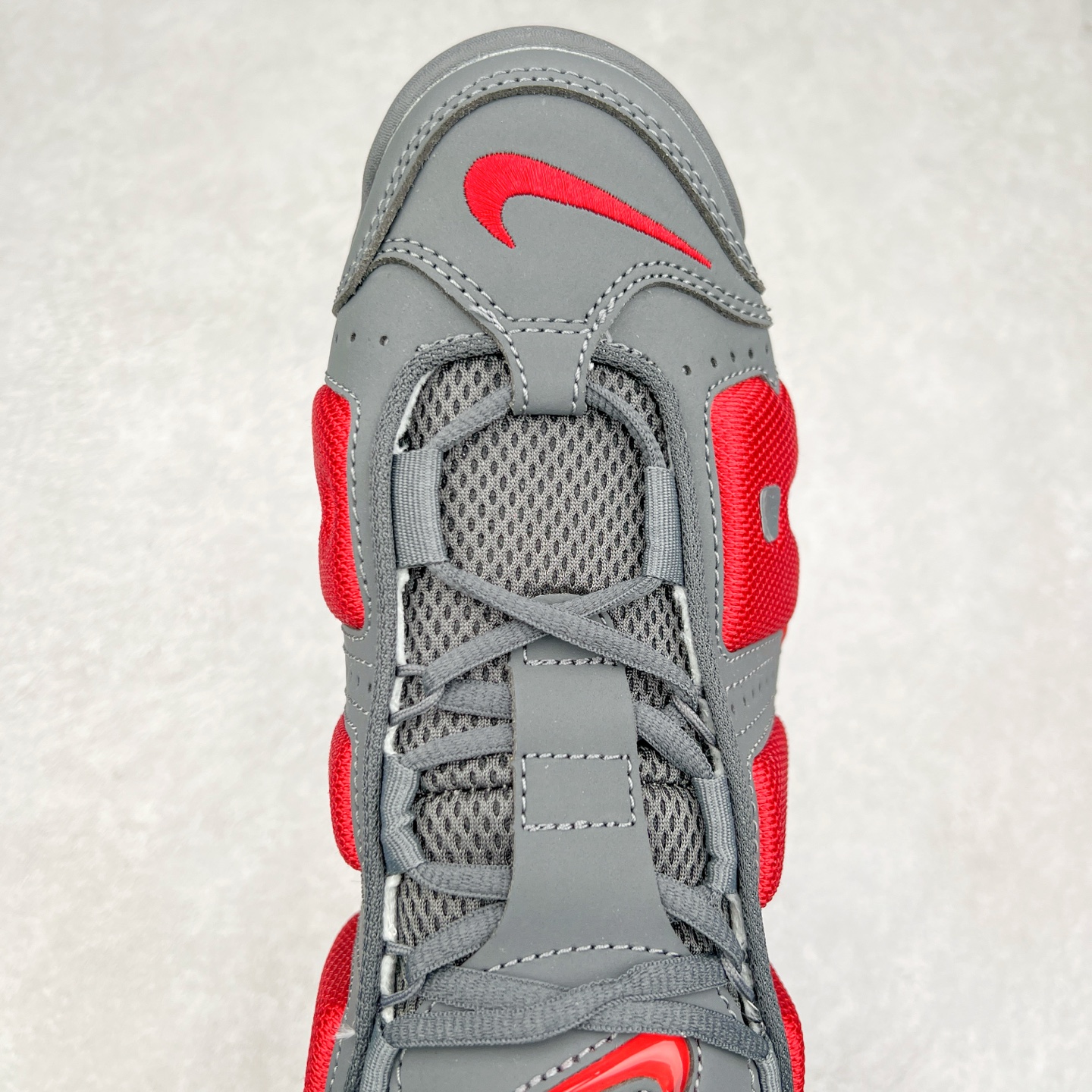 图片[4]-NK Air More Uptempo ’96 OG 皮蓬大AIR复古篮球鞋 FZ3055-100 以流行于街头的涂鸦文化为设计灵感 整体的设计风格夸张而充满魅力 厚实而充满质感的皮质鞋面两侧印刻了一对巨大的字母“AIR”独特炫酷的外观惊艳无比 尺码：36 36.5 37.5 38 38.5 39 40 40.5 41 42 42.5 43 44 44.5 45 46-选品中心