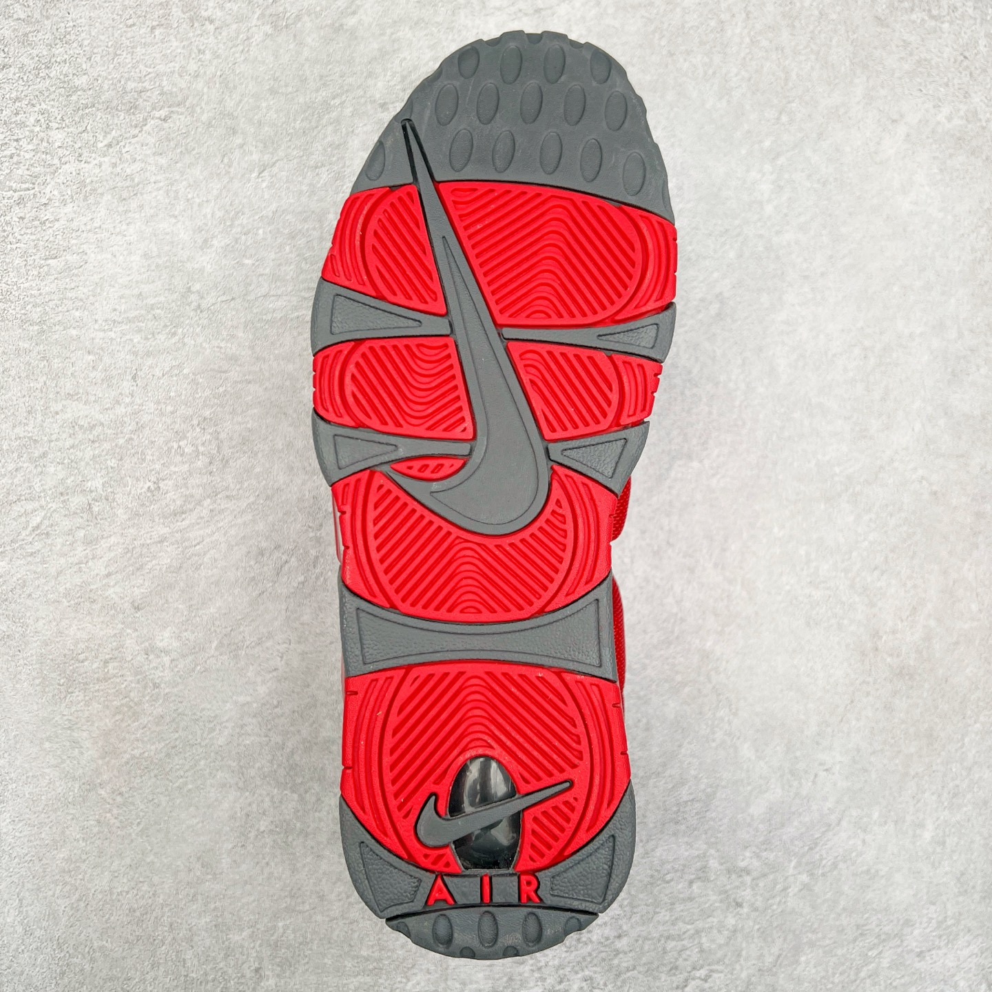 图片[9]-NK Air More Uptempo ’96 OG 皮蓬大AIR复古篮球鞋 FZ3055-100 以流行于街头的涂鸦文化为设计灵感 整体的设计风格夸张而充满魅力 厚实而充满质感的皮质鞋面两侧印刻了一对巨大的字母“AIR”独特炫酷的外观惊艳无比 尺码：36 36.5 37.5 38 38.5 39 40 40.5 41 42 42.5 43 44 44.5 45 46-选品中心