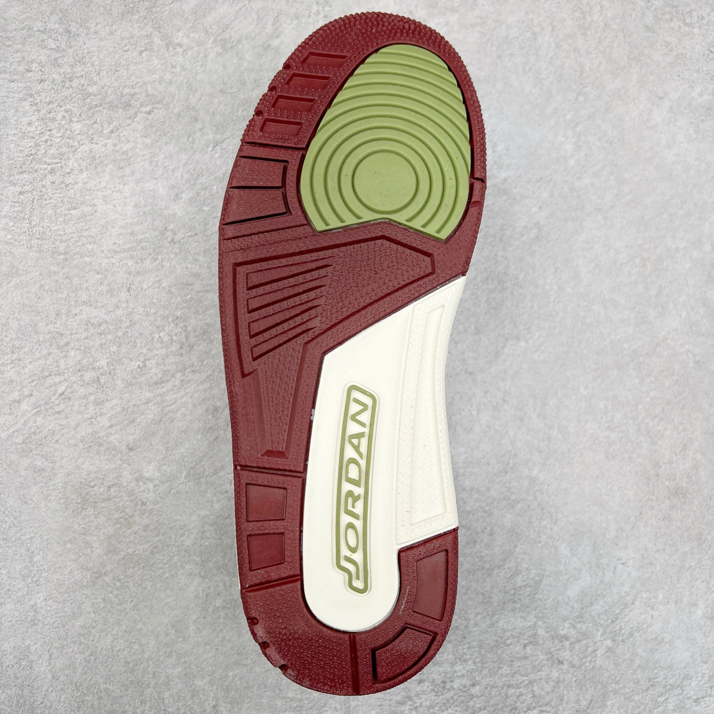 图片[9]-Air Jordan AJ3 Retro 蛇年定制配色 CT8532-031 超性价比产品 欢迎对比 实力大厂成熟流水线出品 品控完美 免检产品 新配色陆续开发 全套原纸板楦头开发 原厂大底磨具加持立体防滑纹理 原装可视Air Sole气垫 原汁原味最完美的三代版型 放心开冲 男女鞋尺码：36 36.5 37.5 38 38.5 39 40 40.5 41 42 42.5 43 44 44.5 45 46 47.5-选品中心