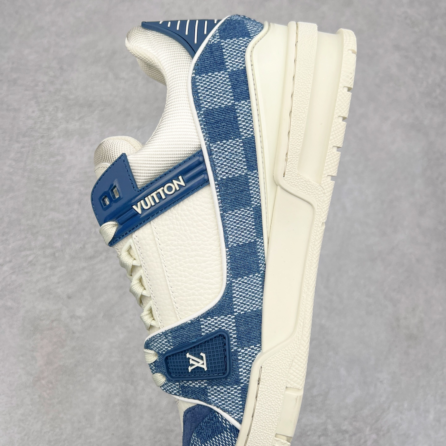 图片[7]-＃K1 Louis Vuitton Trainer lv时装走秀运动鞋 完美鞋型超高的清洁度 零毛边线头瑕疵 全套原楦原纸版原鞋开模 全网最具灵魂的版型 正确原装黄色鞋盒 正确中底印花 鞋面印花3D高频深度立体 全鞋电脑针车 紧密相连 针距密度一致 环保乳胶注塑鞋垫 厚度脚感还原原版 皮面裁剪部位 统一油边封口工艺 原装橡胶大底含胶量大底组合零偏差 专柜全套包装 防尘袋 说明书 质保卡 男女鞋 尺码：35 36 37 38 39 40 41 42 43 44 45-选品中心