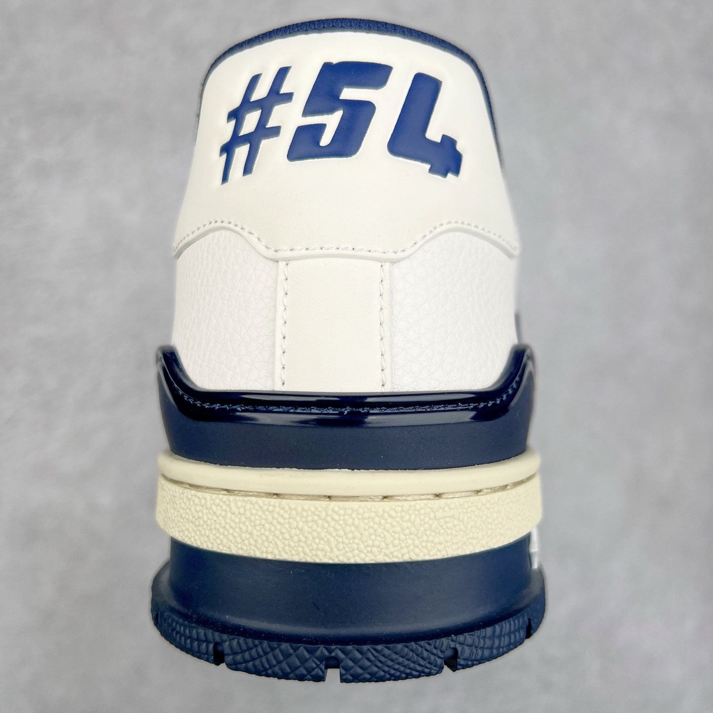 图片[8]-＃K1 Louis Vuitton Trainer lv时装走秀运动鞋 完美鞋型超高的清洁度 零毛边线头瑕疵 全套原楦原纸版原鞋开模 全网最具灵魂的版型 正确原装黄色鞋盒 正确中底印花 鞋面印花3D高频深度立体 全鞋电脑针车 紧密相连 针距密度一致 环保乳胶注塑鞋垫 厚度脚感还原原版 皮面裁剪部位 统一油边封口工艺 原装橡胶大底含胶量大底组合零偏差 专柜全套包装 防尘袋 说明书 质保卡 男女鞋 尺码：35 36 37 38 39 40 41 42 43 44 45-选品中心