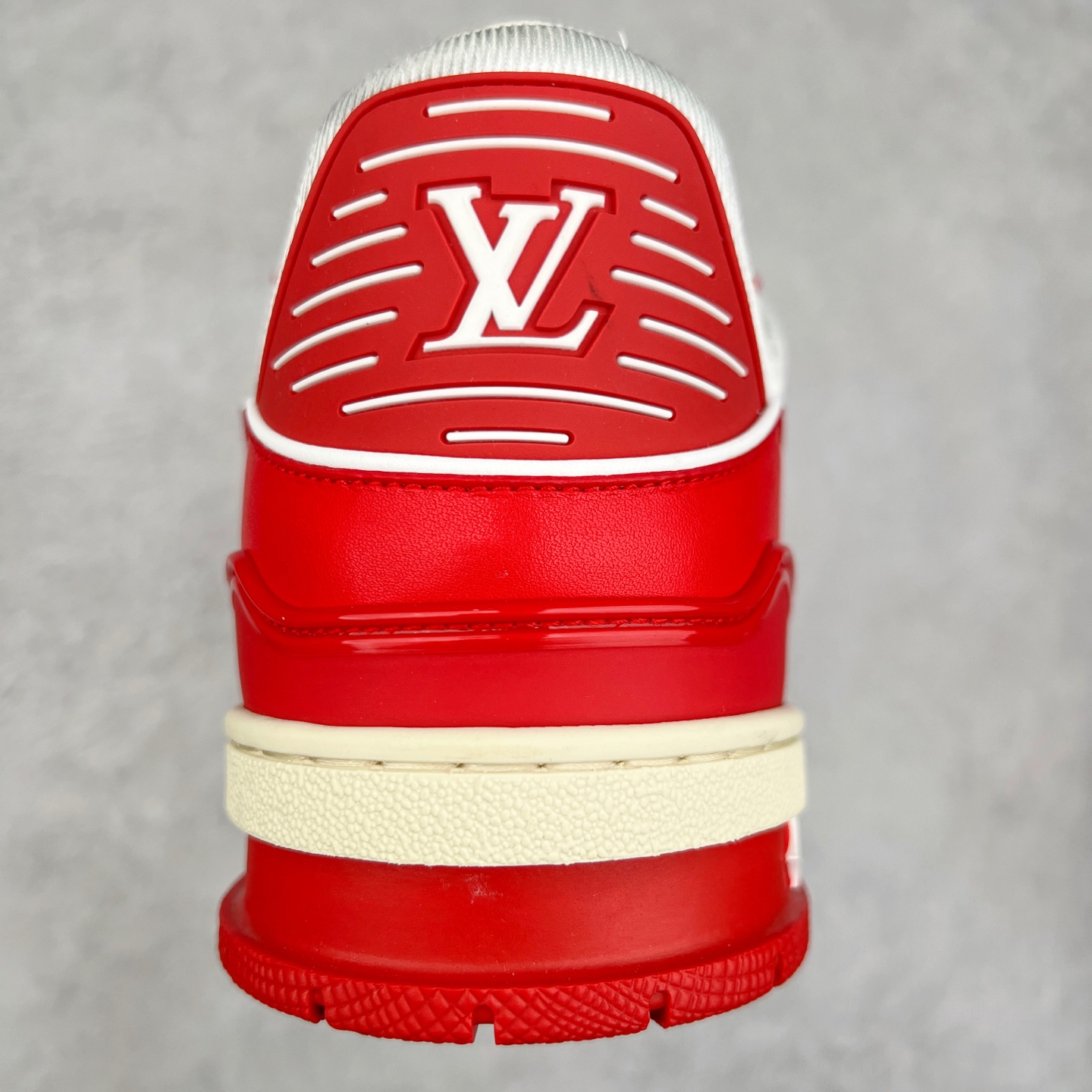 图片[8]-＃K1 Louis Vuitton Trainer lv时装走秀运动鞋 完美鞋型超高的清洁度 零毛边线头瑕疵 全套原楦原纸版原鞋开模 全网最具灵魂的版型 正确原装黄色鞋盒 正确中底印花 鞋面印花3D高频深度立体 全鞋电脑针车 紧密相连 针距密度一致 环保乳胶注塑鞋垫 厚度脚感还原原版 皮面裁剪部位 统一油边封口工艺 原装橡胶大底含胶量大底组合零偏差 专柜全套包装 防尘袋 说明书 质保卡 男女鞋 尺码：35 36 37 38 39 40 41 42 43 44 45-选品中心