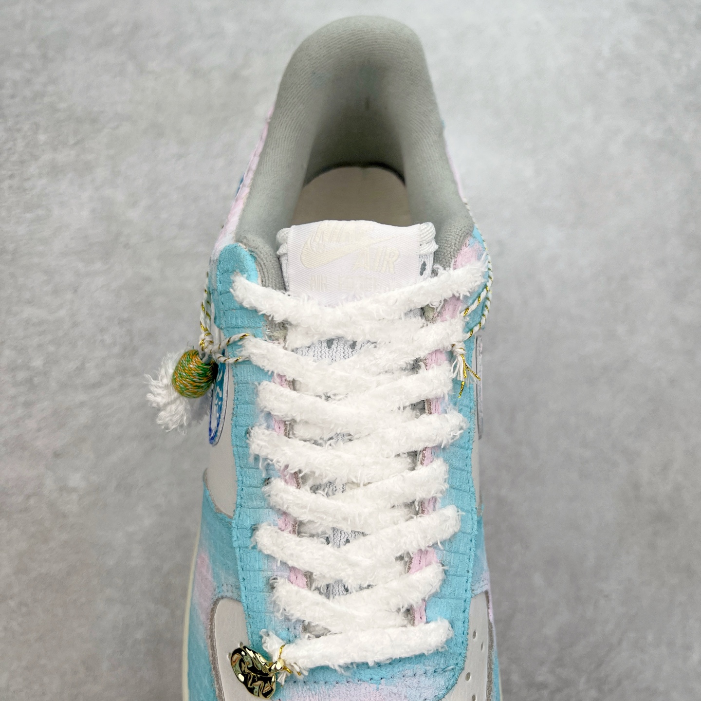 图片[5]-NK Air Force 1´07 Low 空军一号低帮百搭休闲运动板鞋 DX2678-222 柔软、弹性十足的缓震性能和出色的中底设计 横跨复古与现代的外型结合 造就出风靡全球 三十多年的Force 1 直到今天还深受青睐 尺码：36 36.5 37.5 38 38.5 39 40 40.5 41 42 42.5 43 44 44.5 45-选品中心