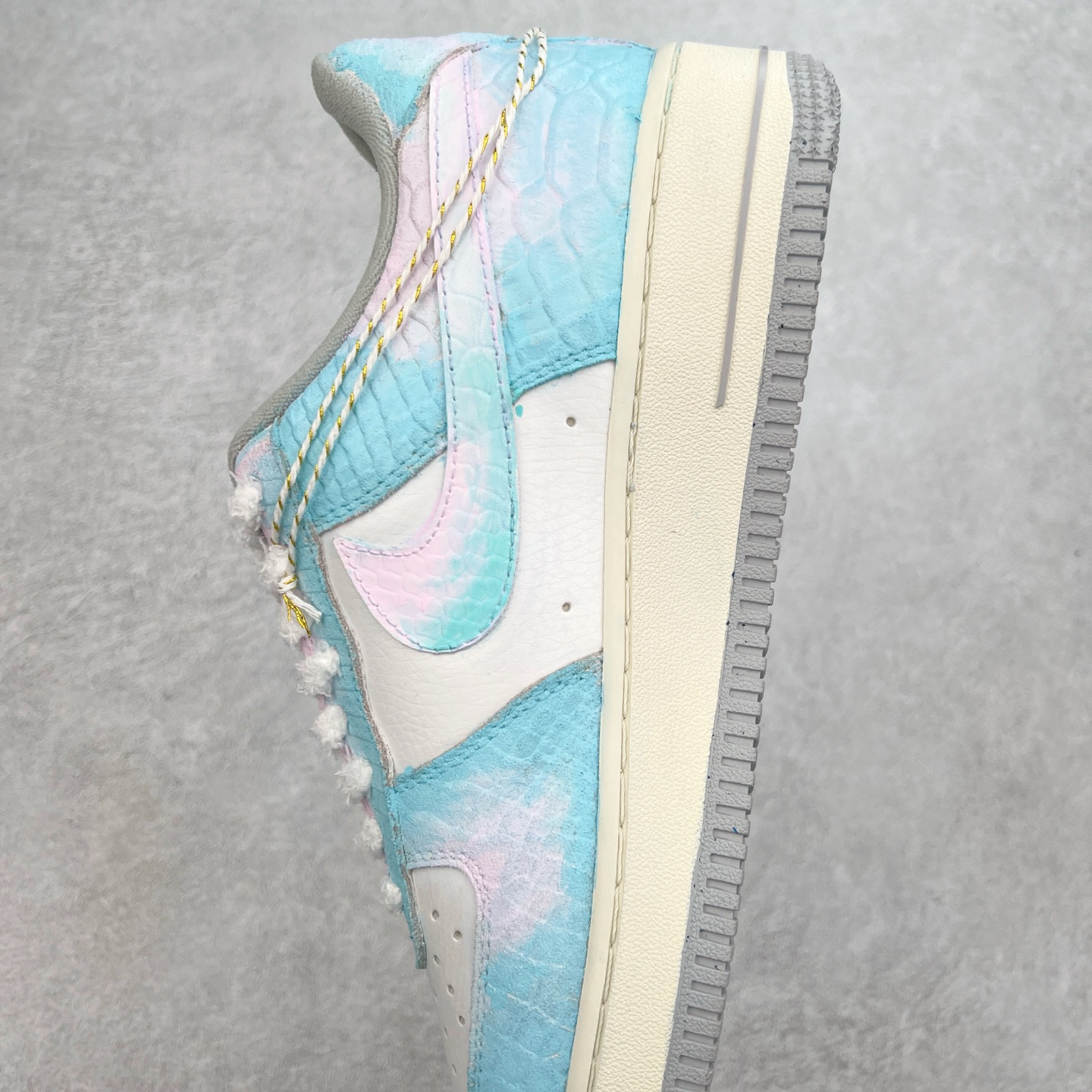 图片[7]-NK Air Force 1´07 Low 空军一号低帮百搭休闲运动板鞋 DX2678-222 柔软、弹性十足的缓震性能和出色的中底设计 横跨复古与现代的外型结合 造就出风靡全球 三十多年的Force 1 直到今天还深受青睐 尺码：36 36.5 37.5 38 38.5 39 40 40.5 41 42 42.5 43 44 44.5 45-选品中心