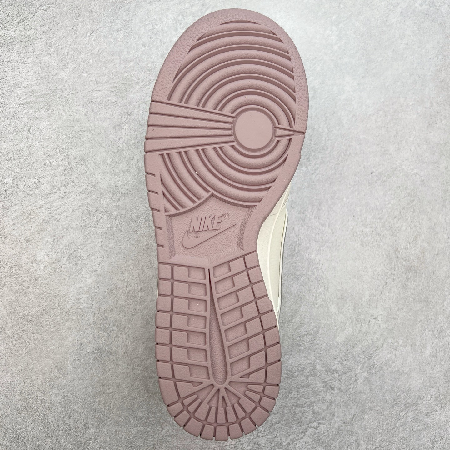 图片[9]-NK Dunk Low 定制配色 BM0234-507 大厂出品 极力推荐 原装头层材料 独家版型蒸餾加工帶來的是更好的视觉和脚感体验大厂纯原品质出货 清洁度 电绣工艺 皮料切割干净无任何毛边 细节完美 尺码：36 36.5 37.5 38 38.5 39 40 40.5 41 42 42.5 43 44 44.5 45-选品中心